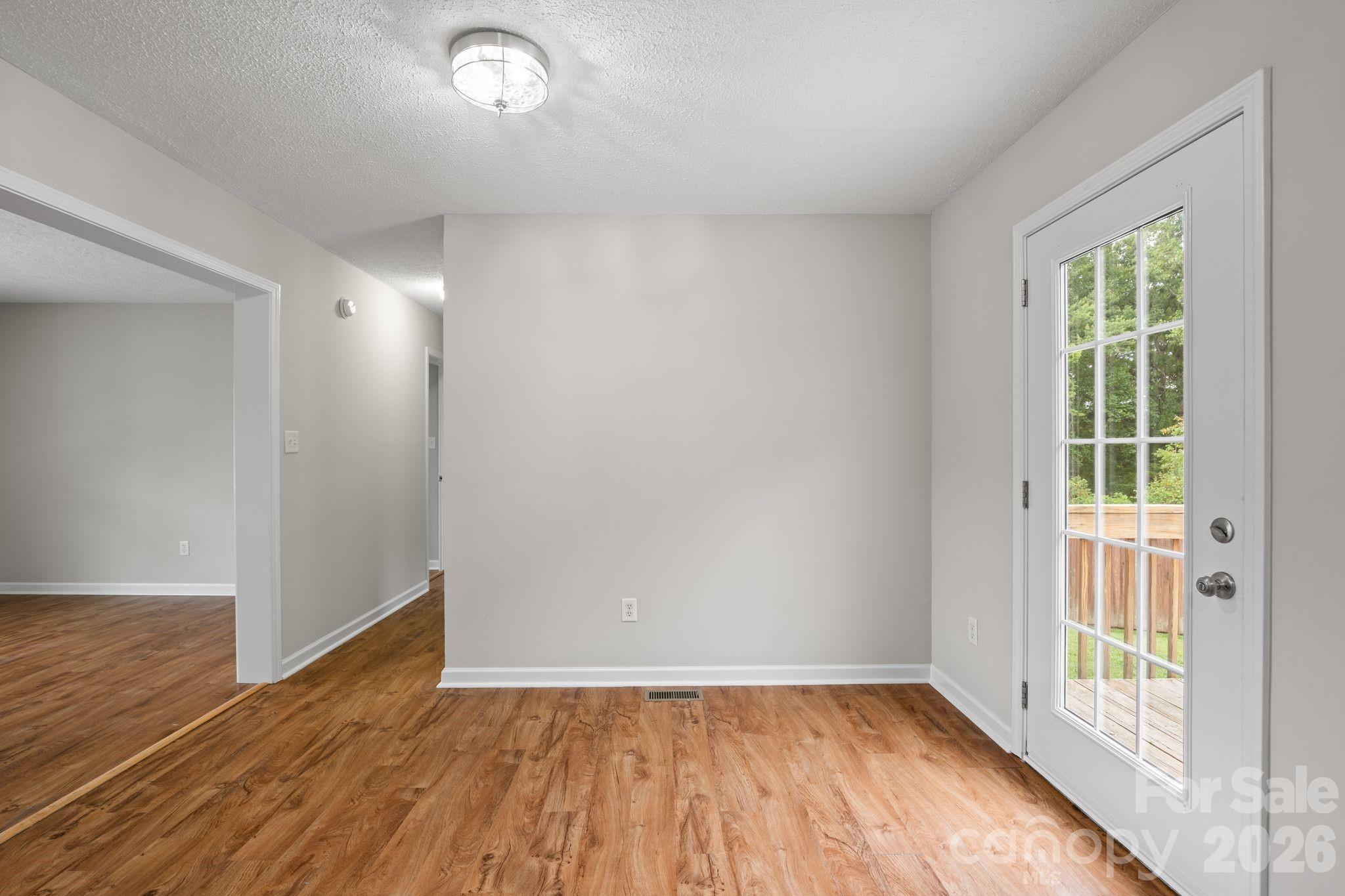 53 W Newberry Drive Property Photo 8