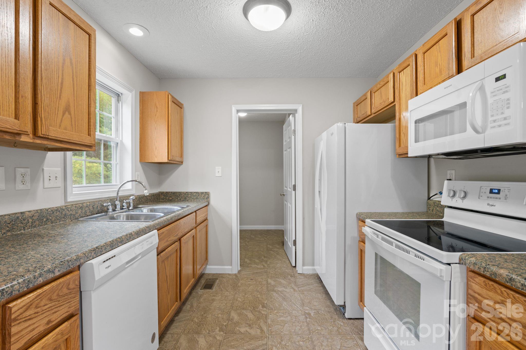 53 W Newberry Drive Property Photo 9