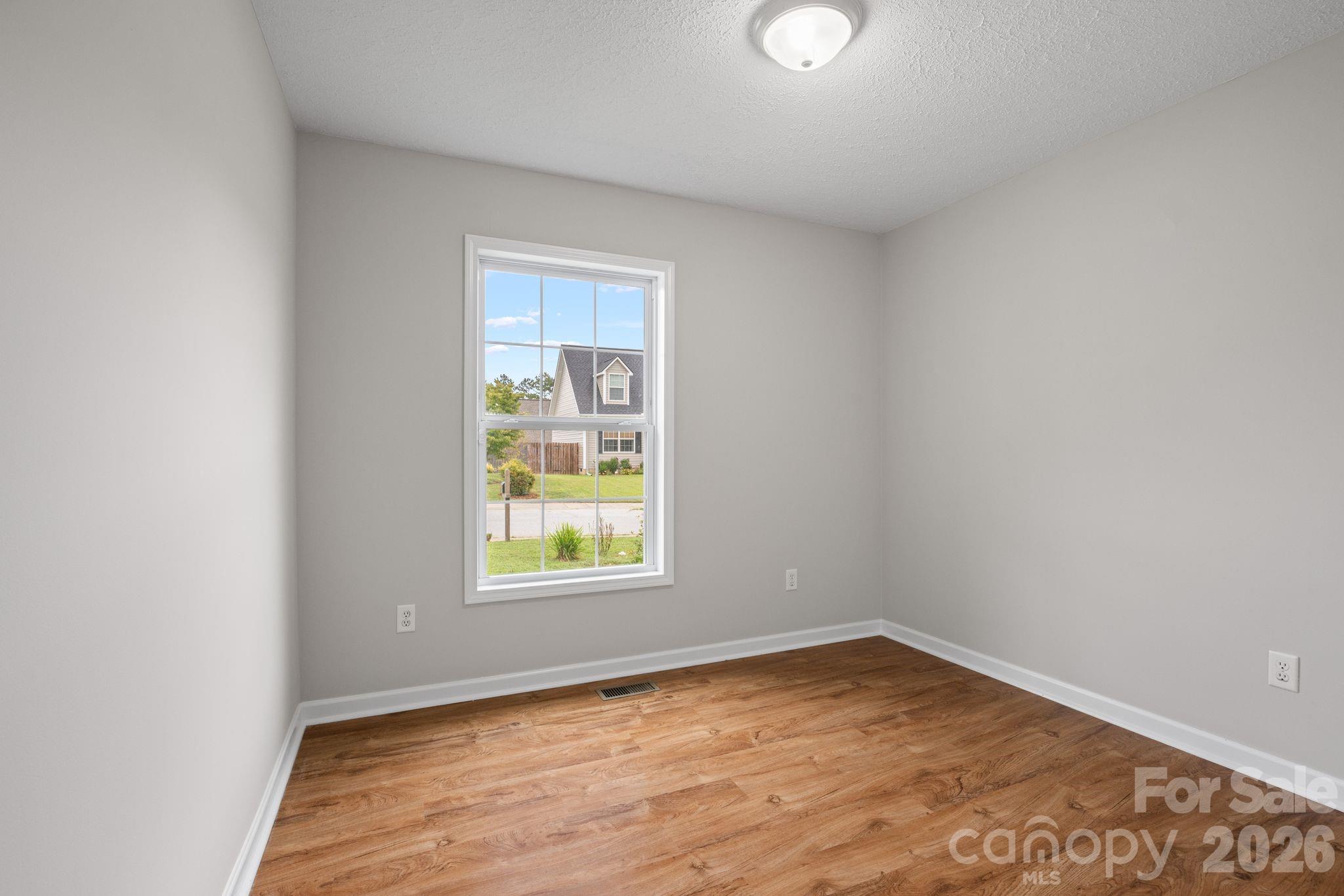 53 W Newberry Drive Property Photo 13
