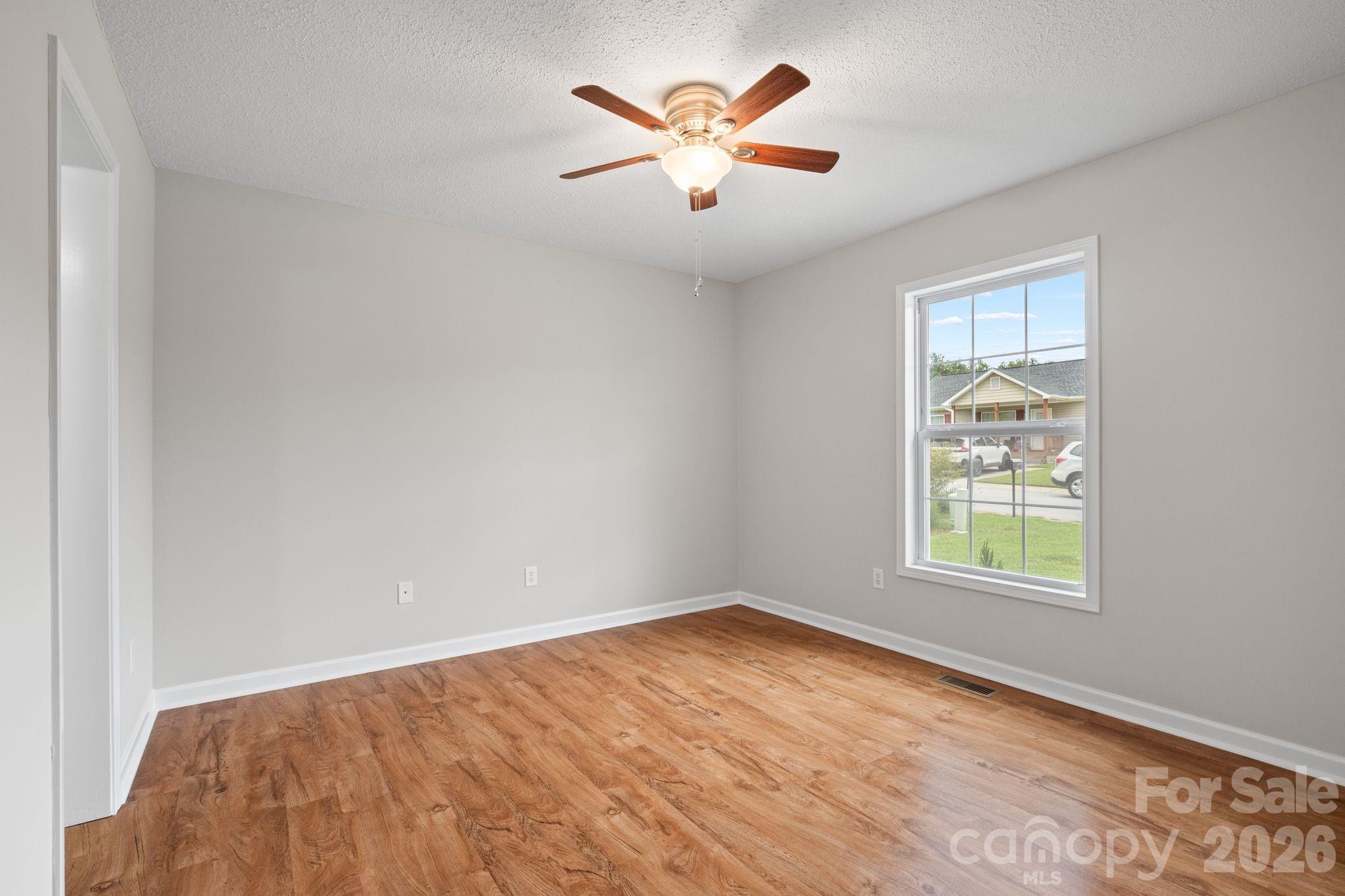 53 W Newberry Drive Property Photo 15