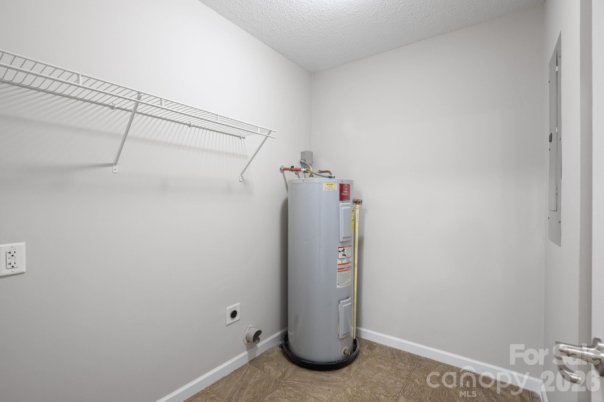 53 W Newberry Drive Property Photo 16