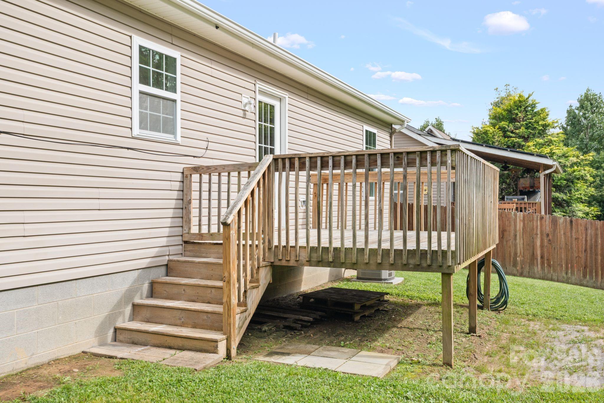 53 W Newberry Drive Property Photo 18