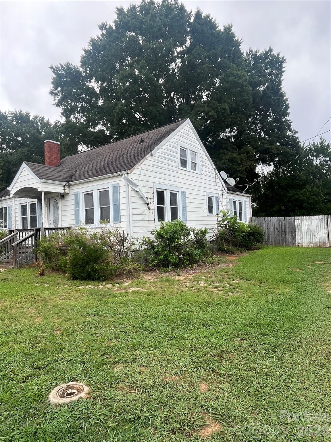 503 Aquadale Road Property Photo 2