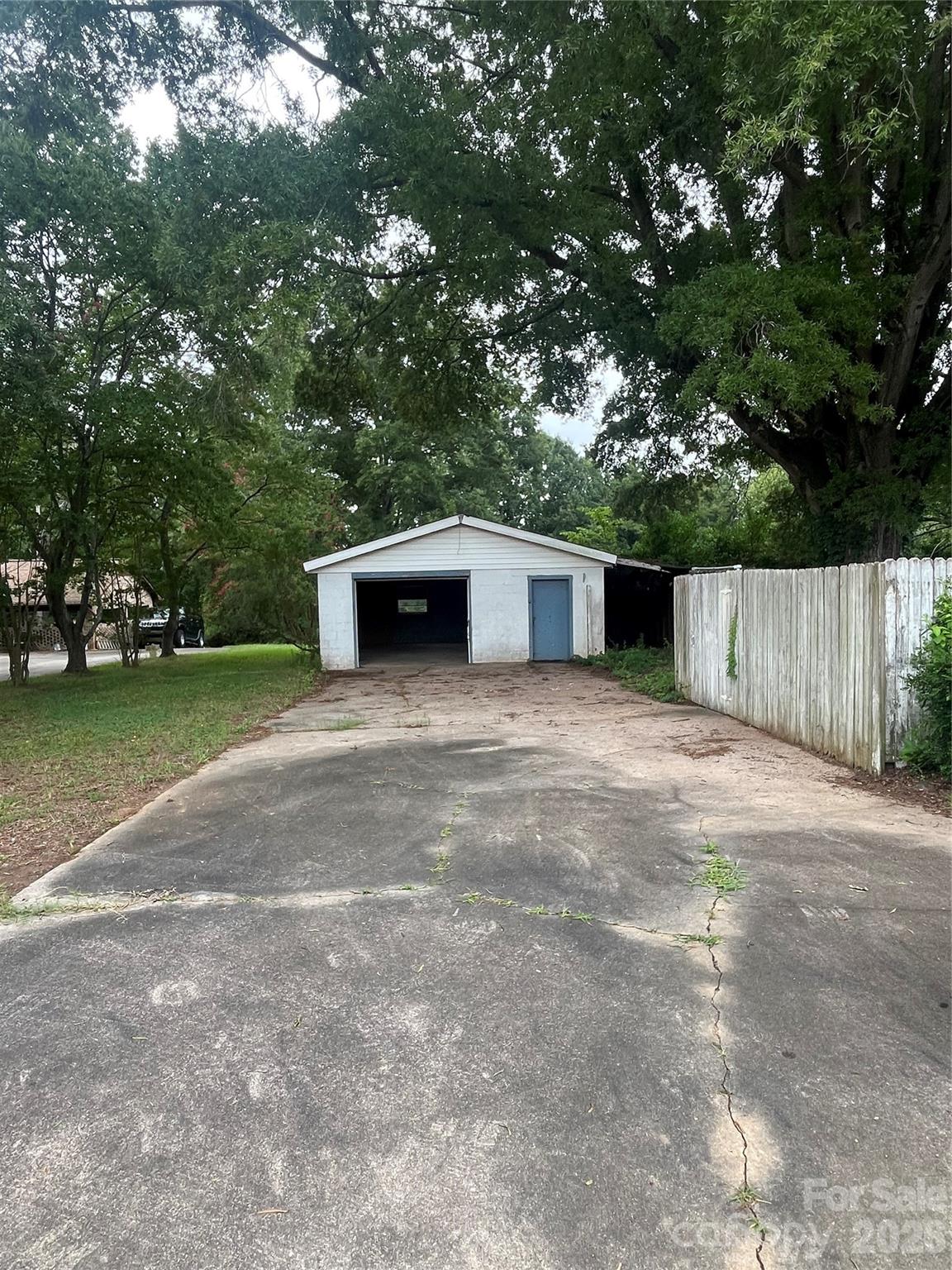 503 Aquadale Road Property Photo 7