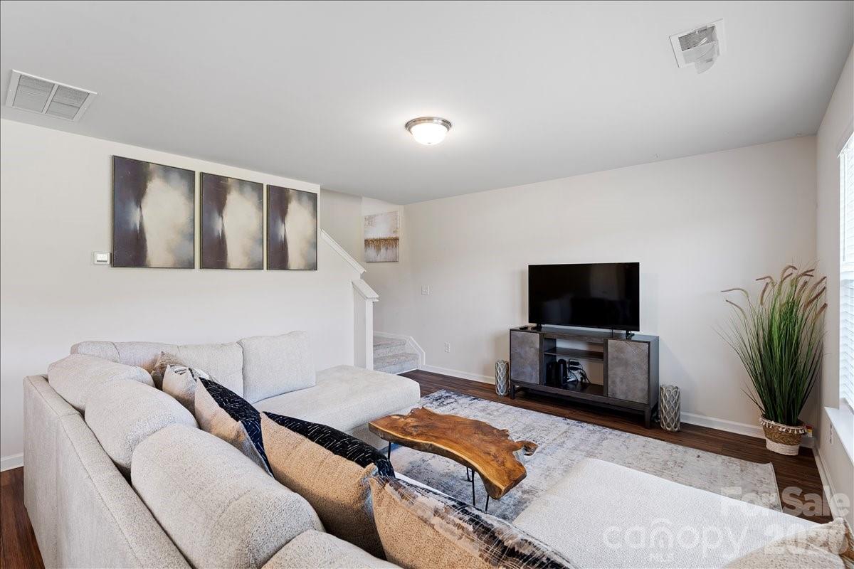 423 Webb Road Property Photo 7