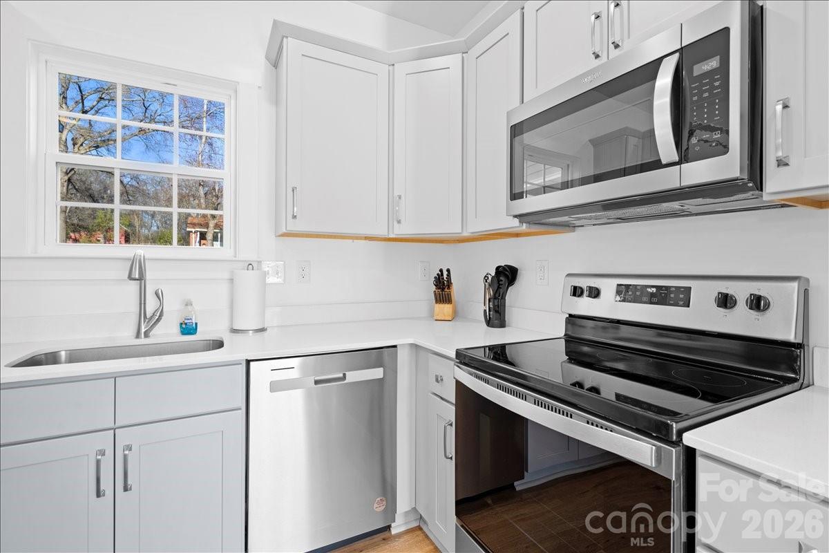 345 Henderson Street Property Photo 14