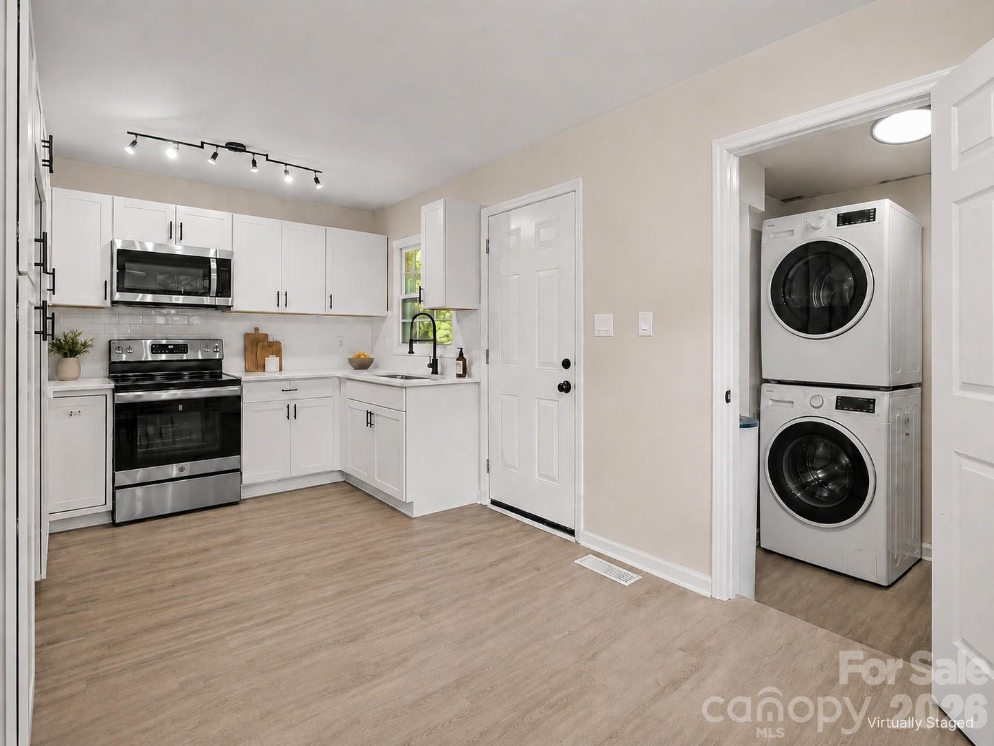 432 Springhill Drive Property Photo 6