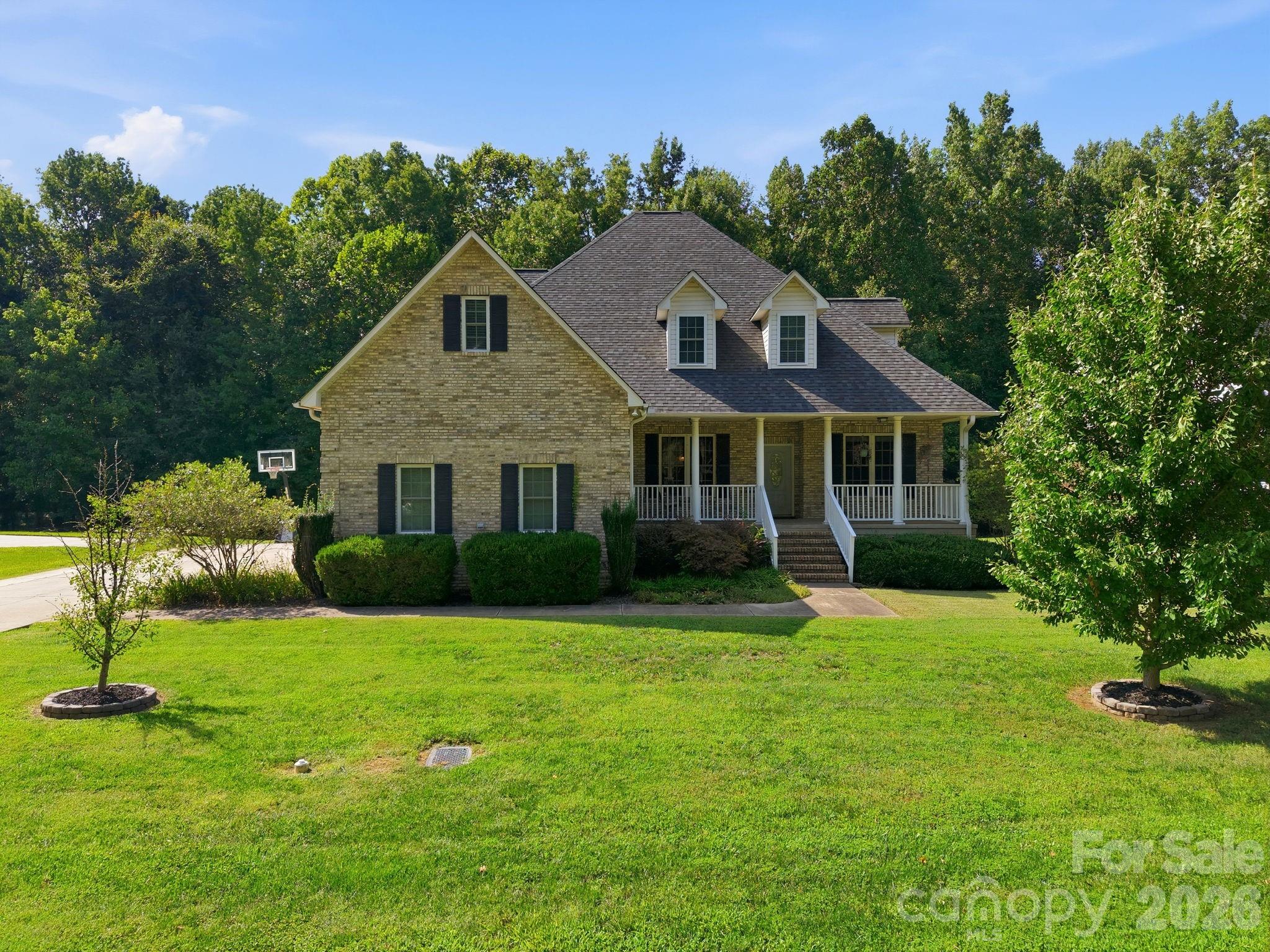 421 De Lara Circle Property Photo 2