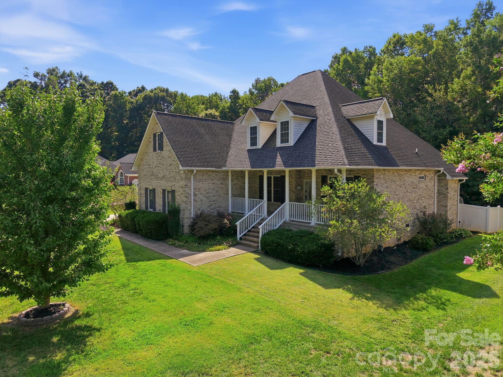 421 De Lara Circle Property Photo 3