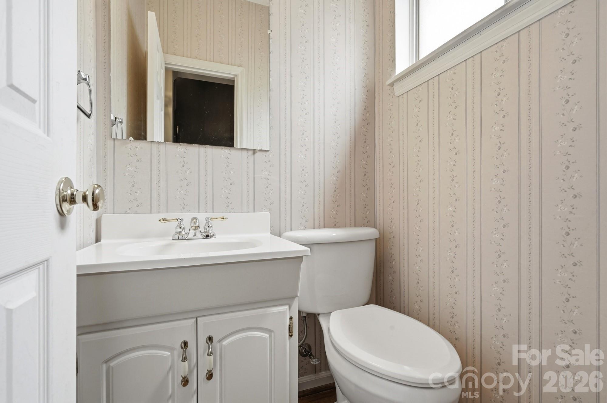 5901 Quail Hollow Road B Property Photo 9