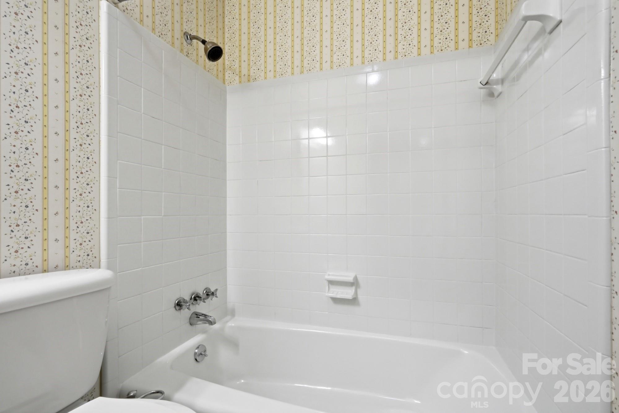 5901 Quail Hollow Road B Property Photo 37