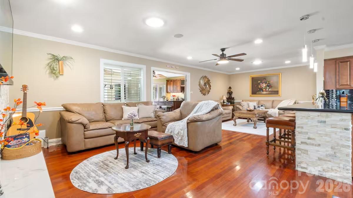 1475 Riverview Circle Property Photo 3
