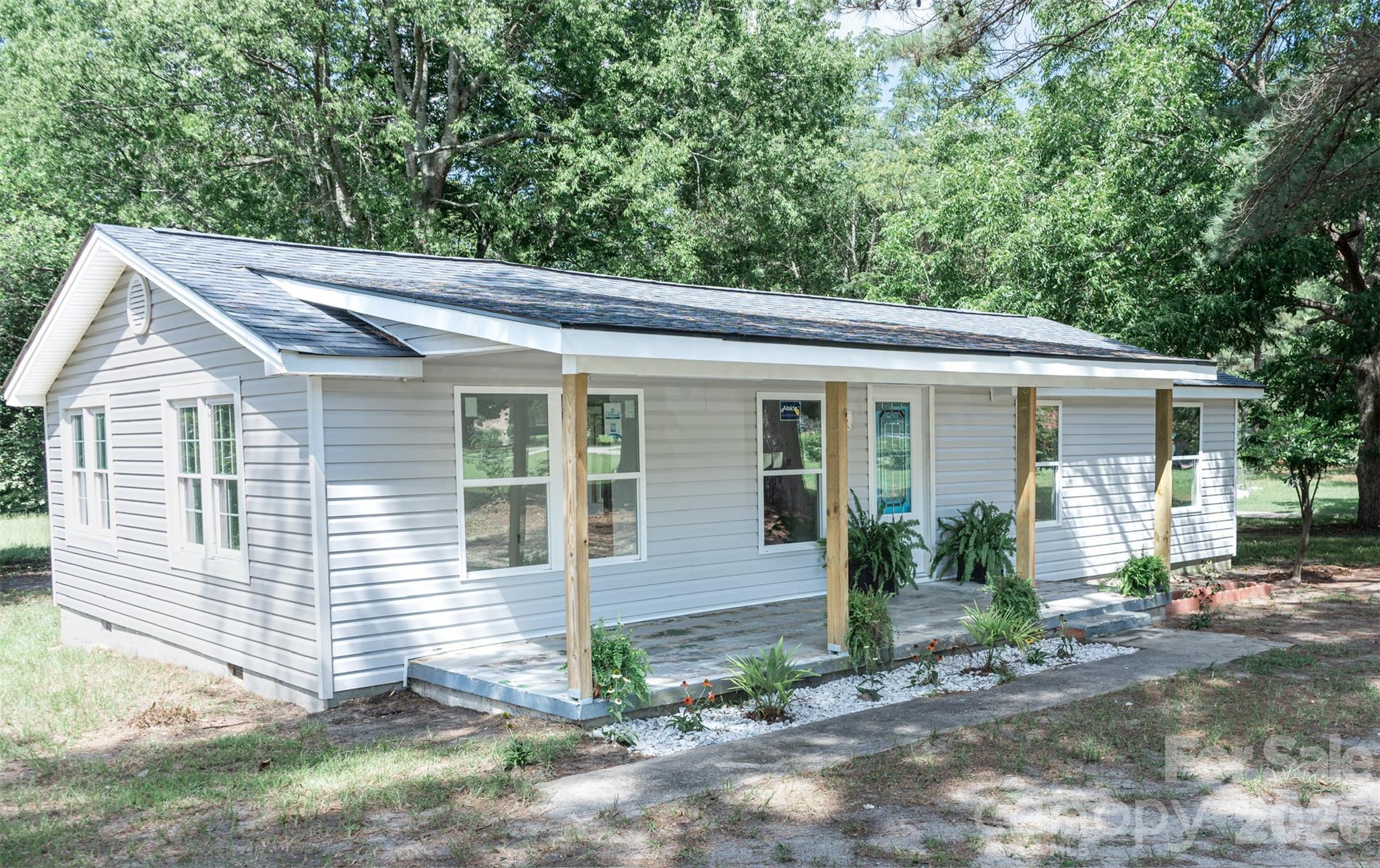 3105 Evelyn Circle Property Photo 1