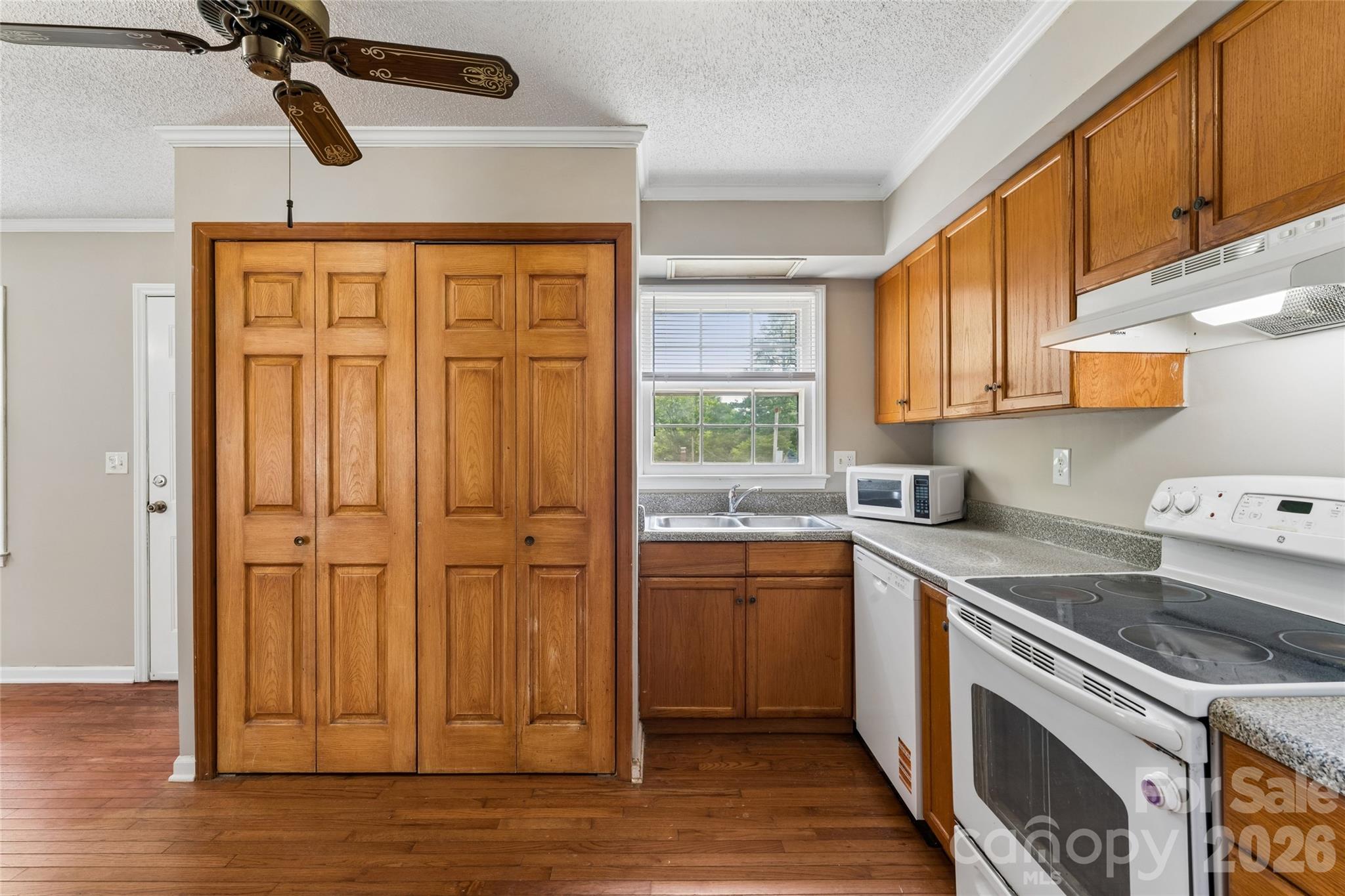 550 Englewood Street Property Photo 11