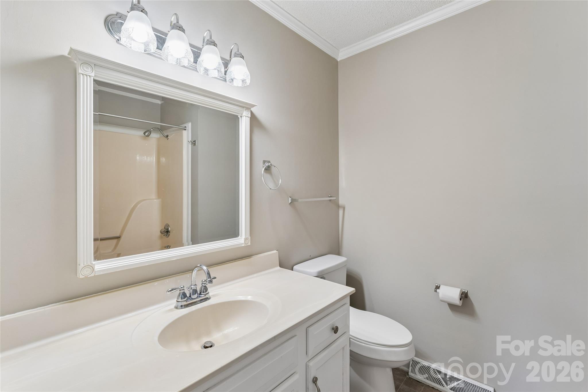 550 Englewood Street Property Photo 16