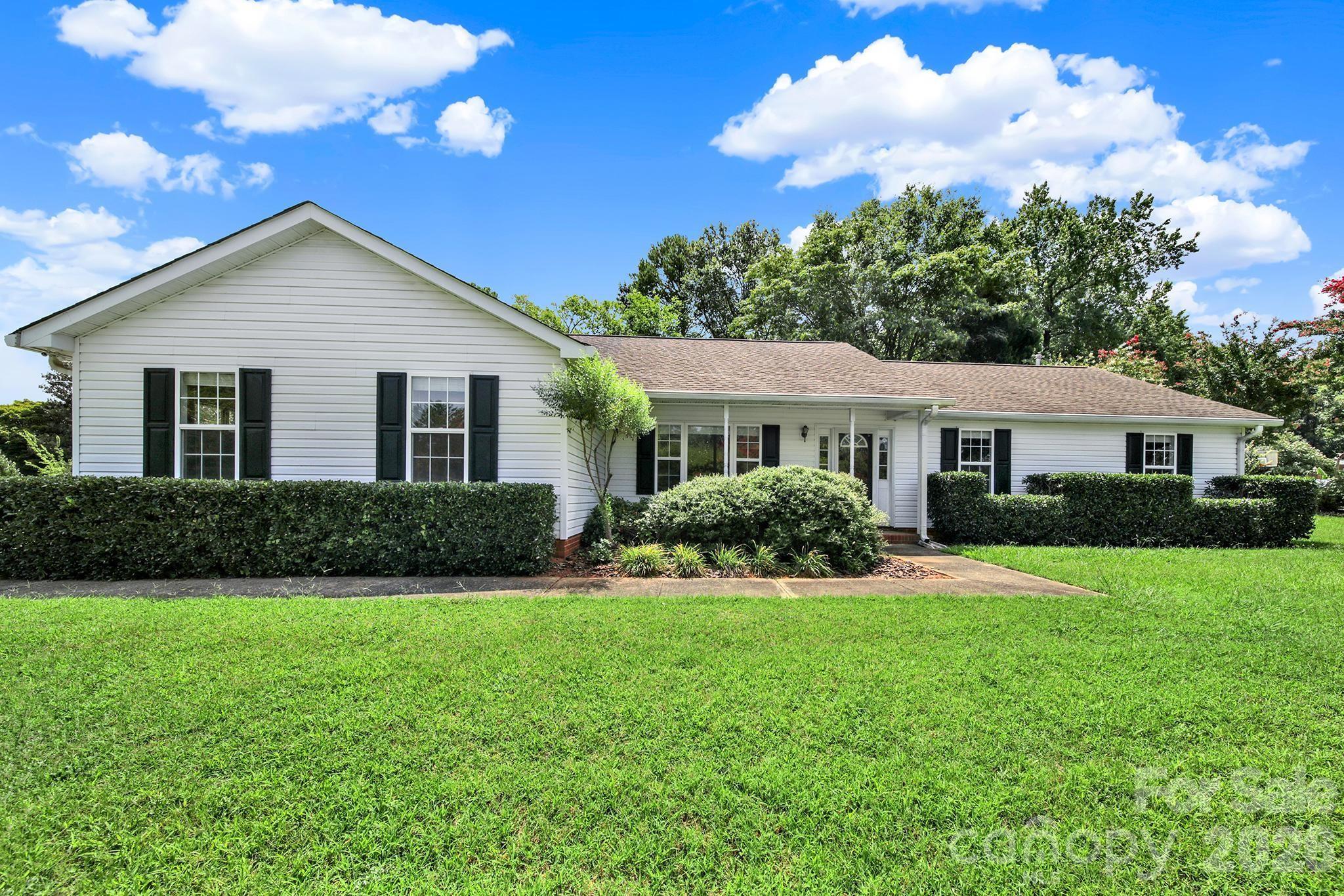 1805 Lillian Lane Property Photo 1