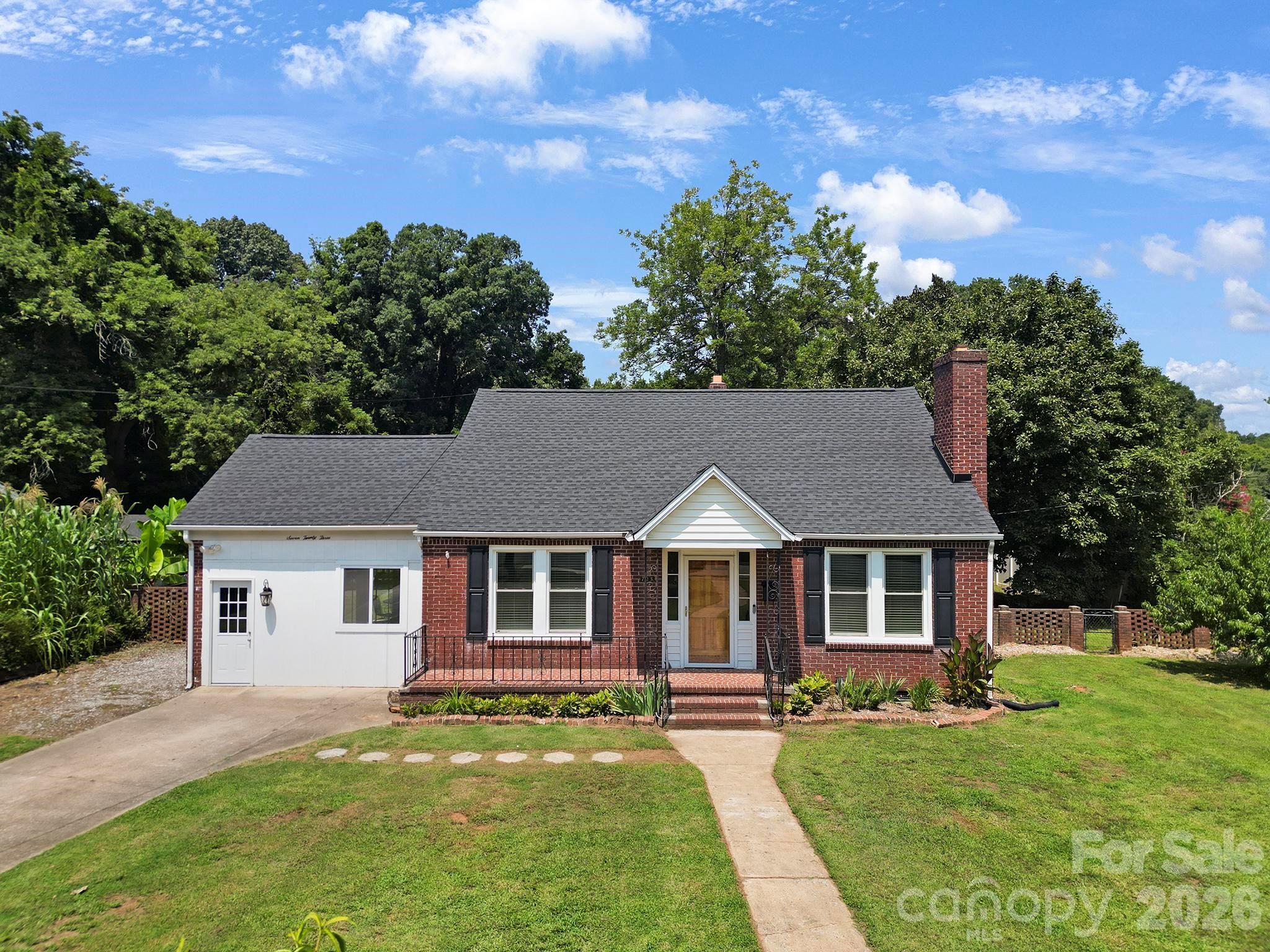 723 N Confederate Avenue Property Photo 1