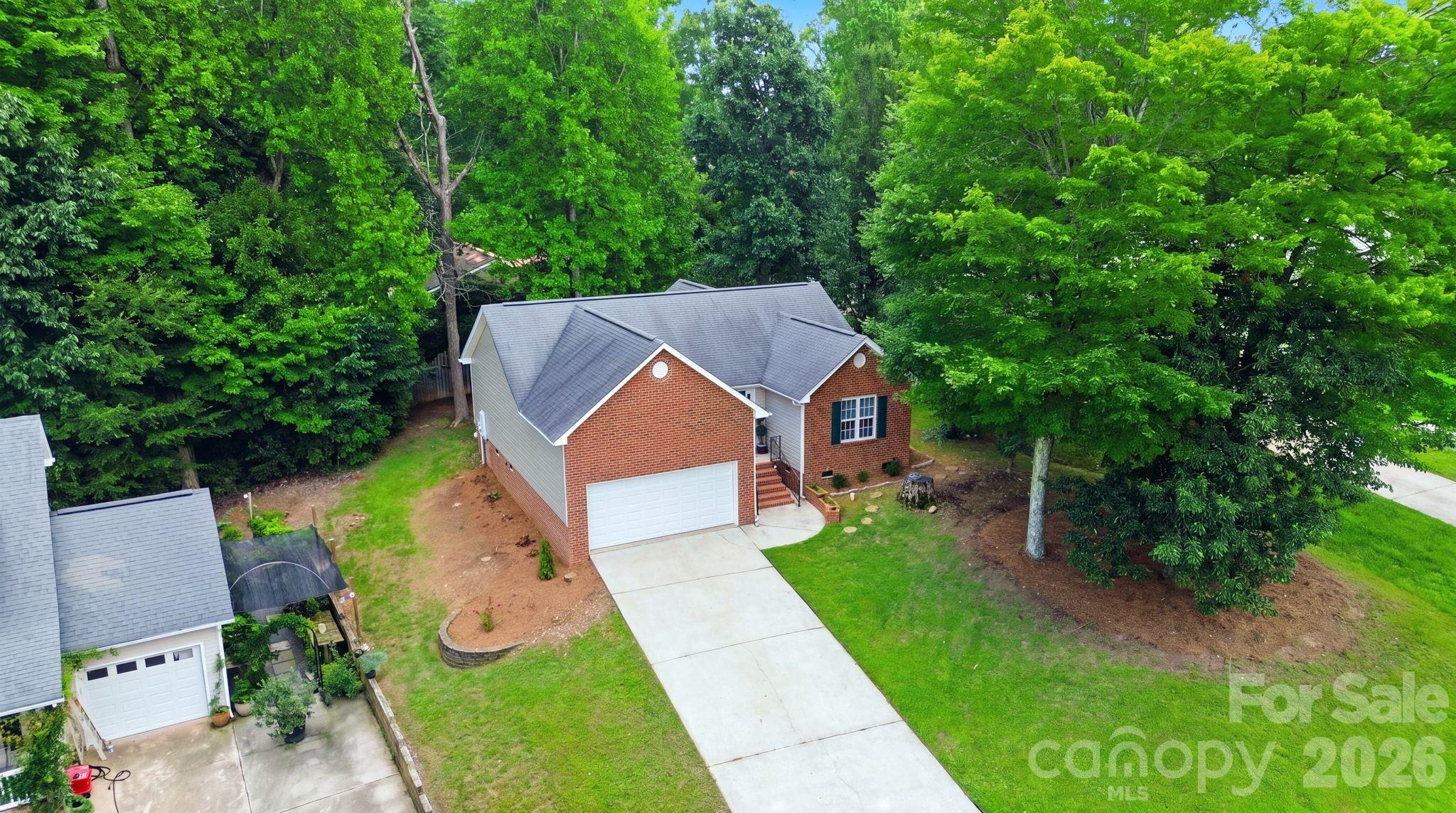 1008 Raywood Court Property Photo 3
