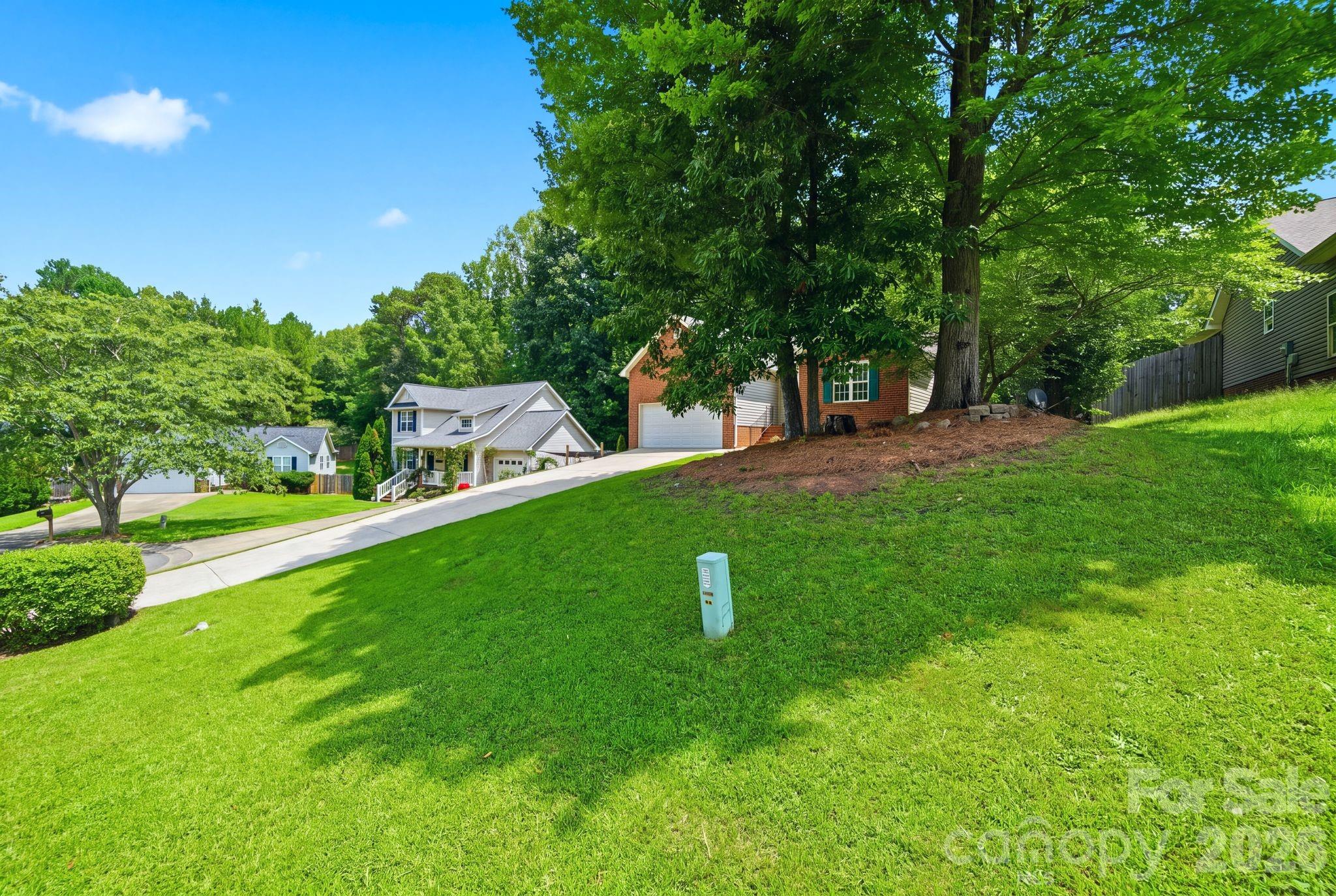 1008 Raywood Court Property Photo 4