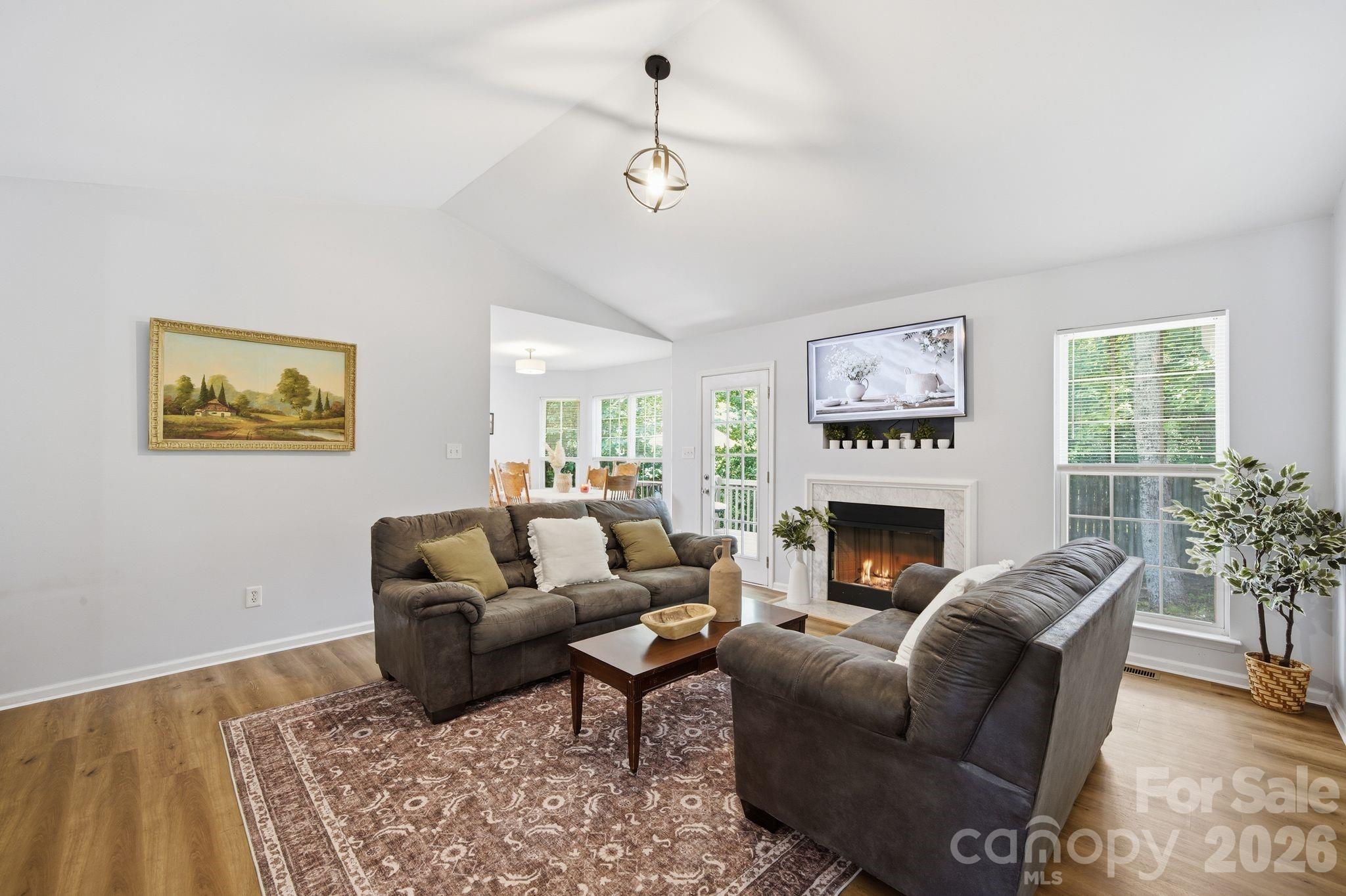 1008 Raywood Court Property Photo 8