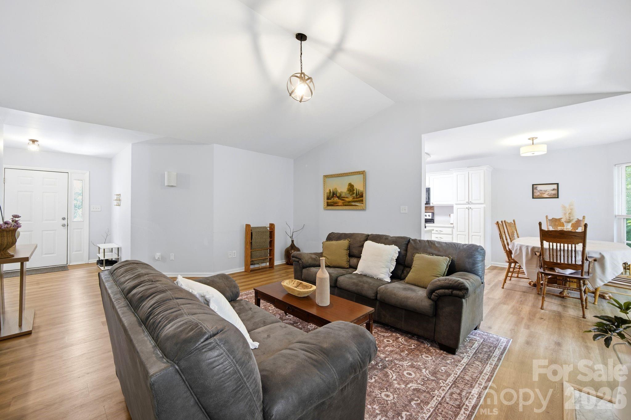 1008 Raywood Court Property Photo 10