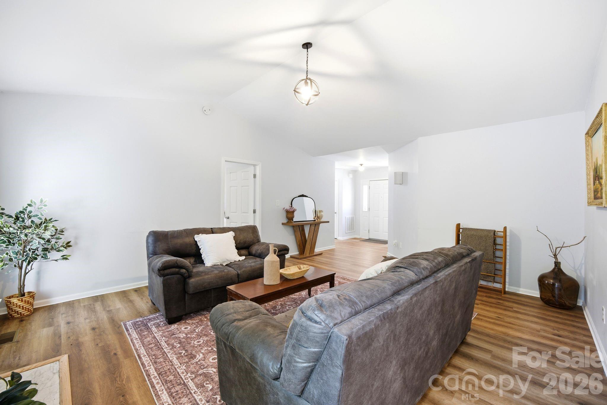 1008 Raywood Court Property Photo 11