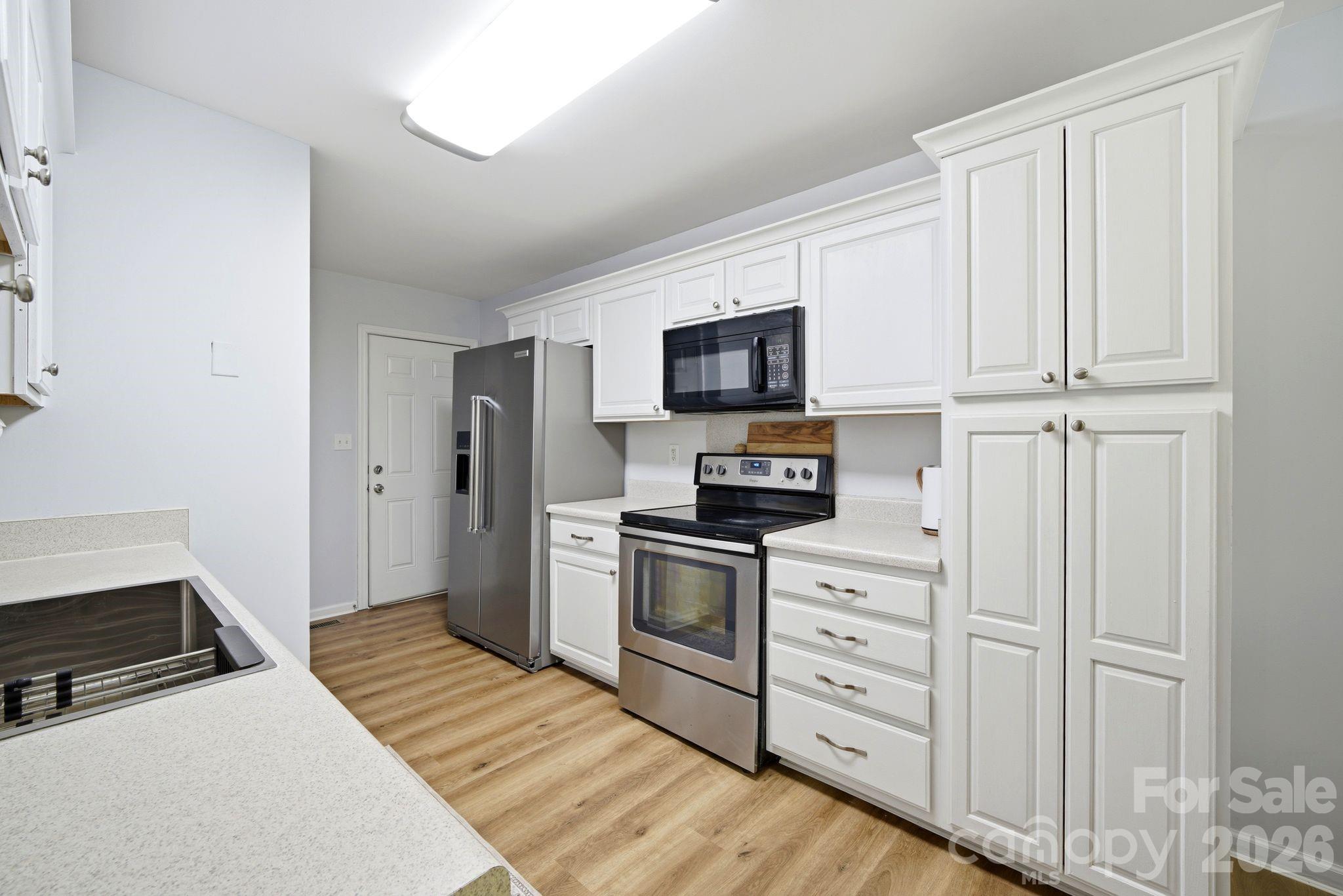 1008 Raywood Court Property Photo 16