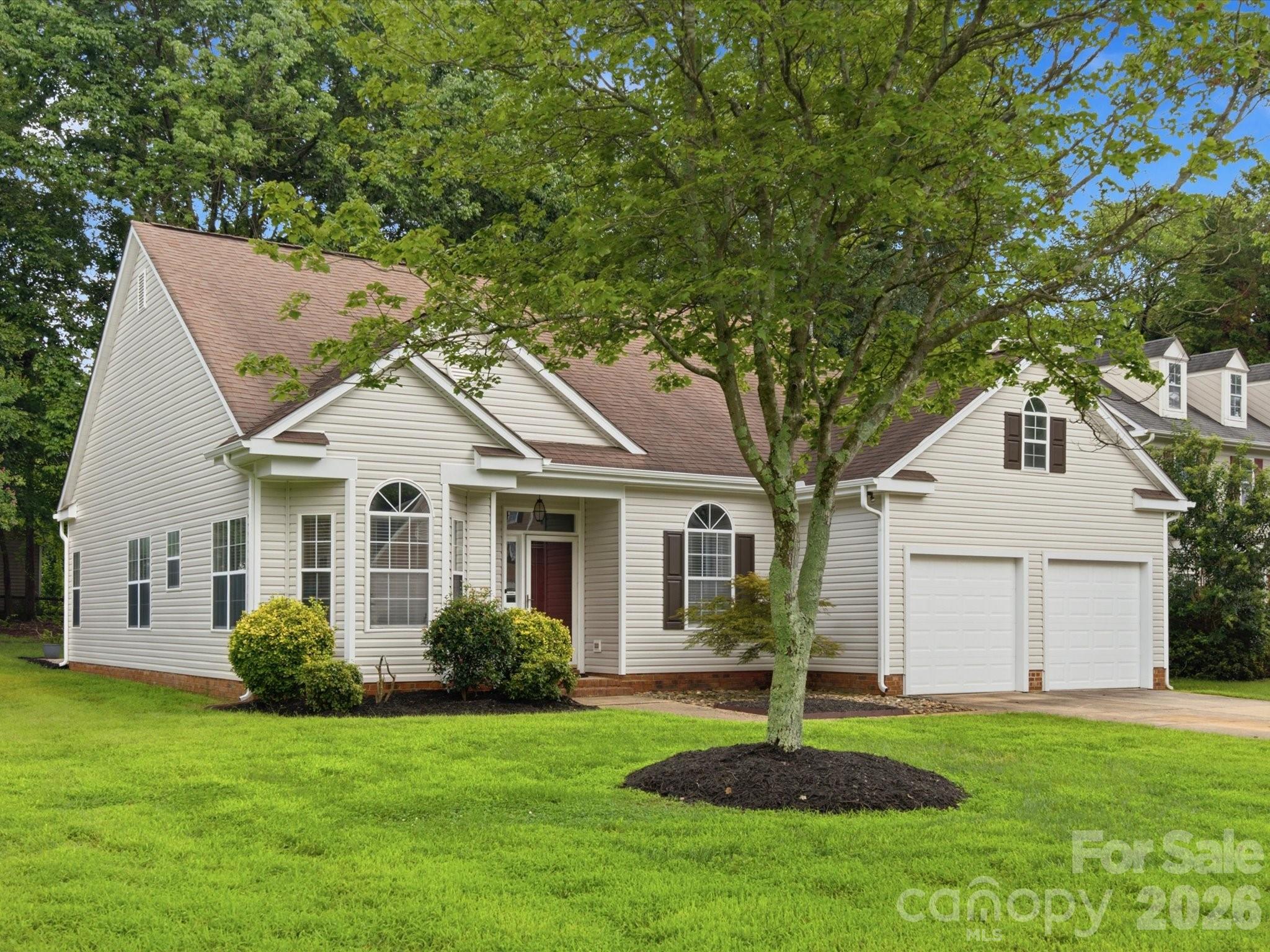 607 Oakbluff Circle Property Photo 1