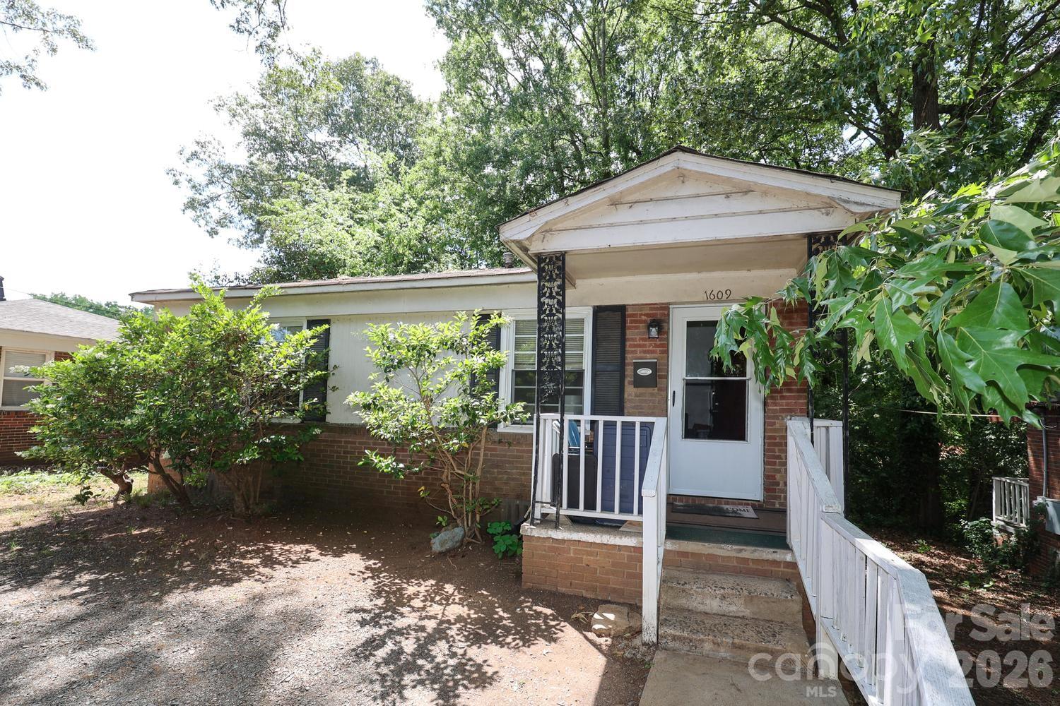 1609 Maribel Avenue Property Photo 1