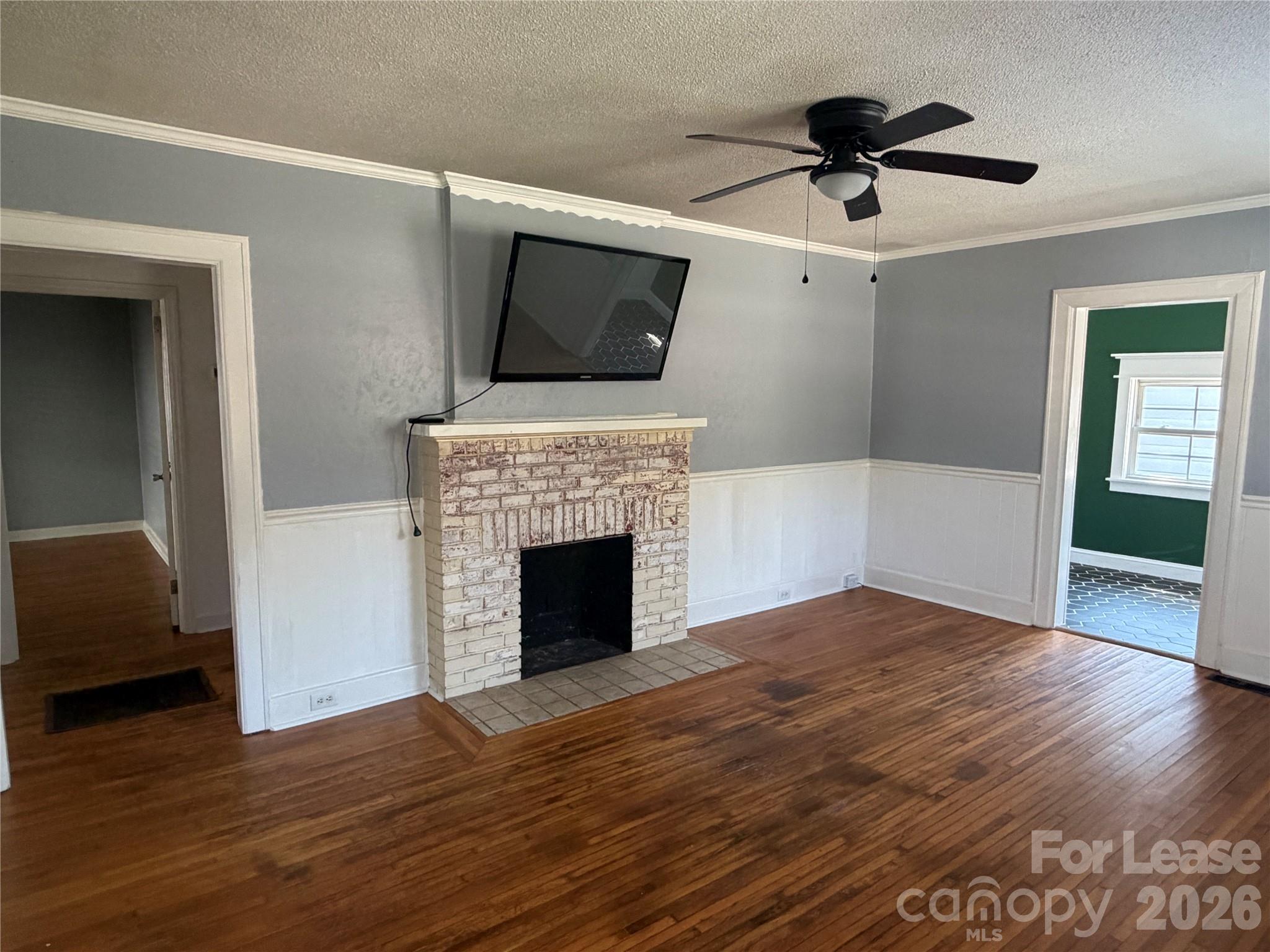 512 W 8th Avenue Property Photo 2