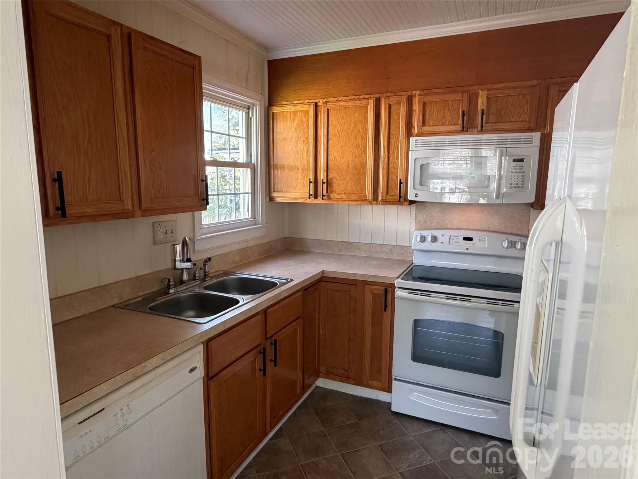 512 W 8th Avenue Property Photo 7