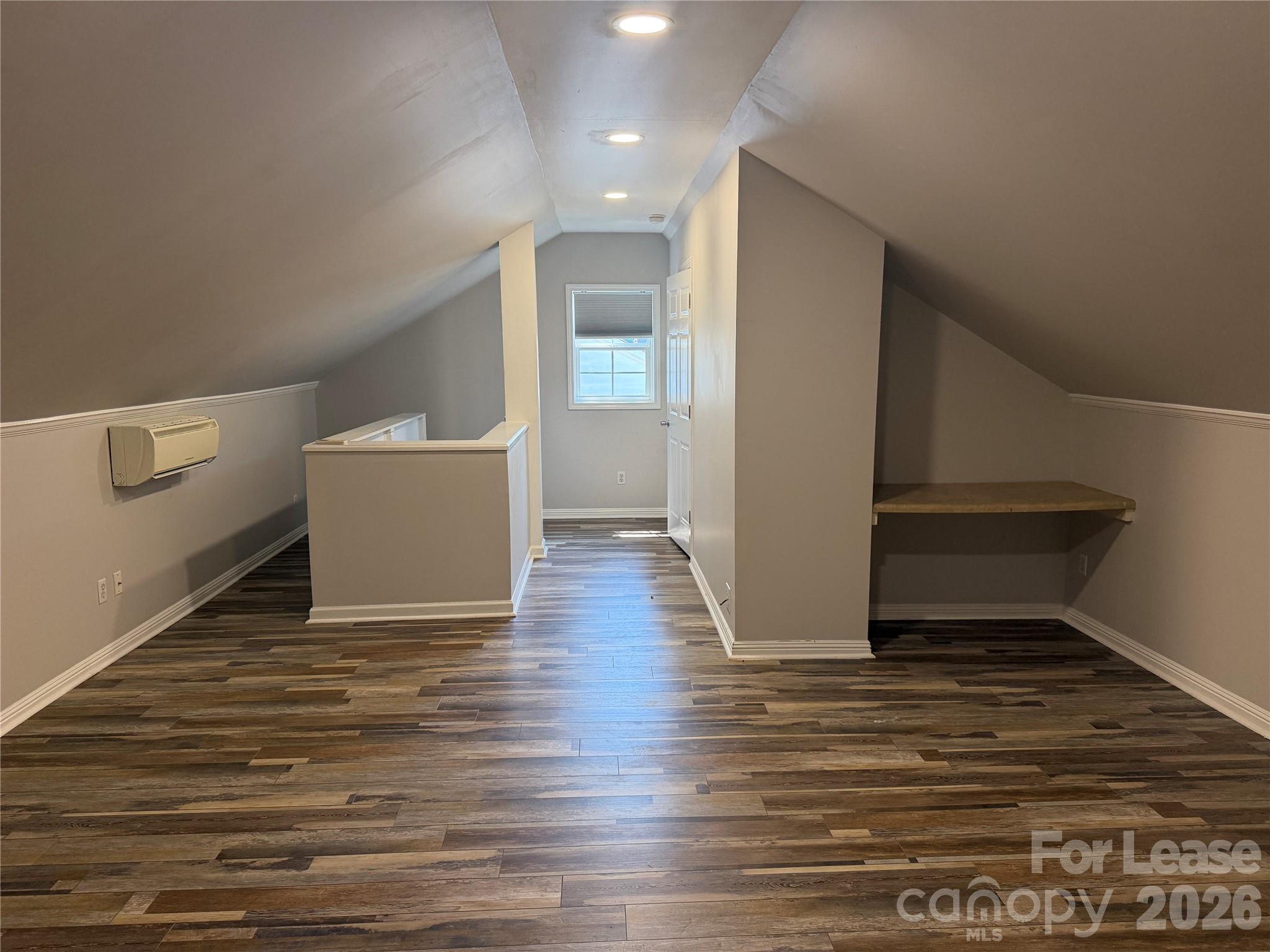512 W 8th Avenue Property Photo 14