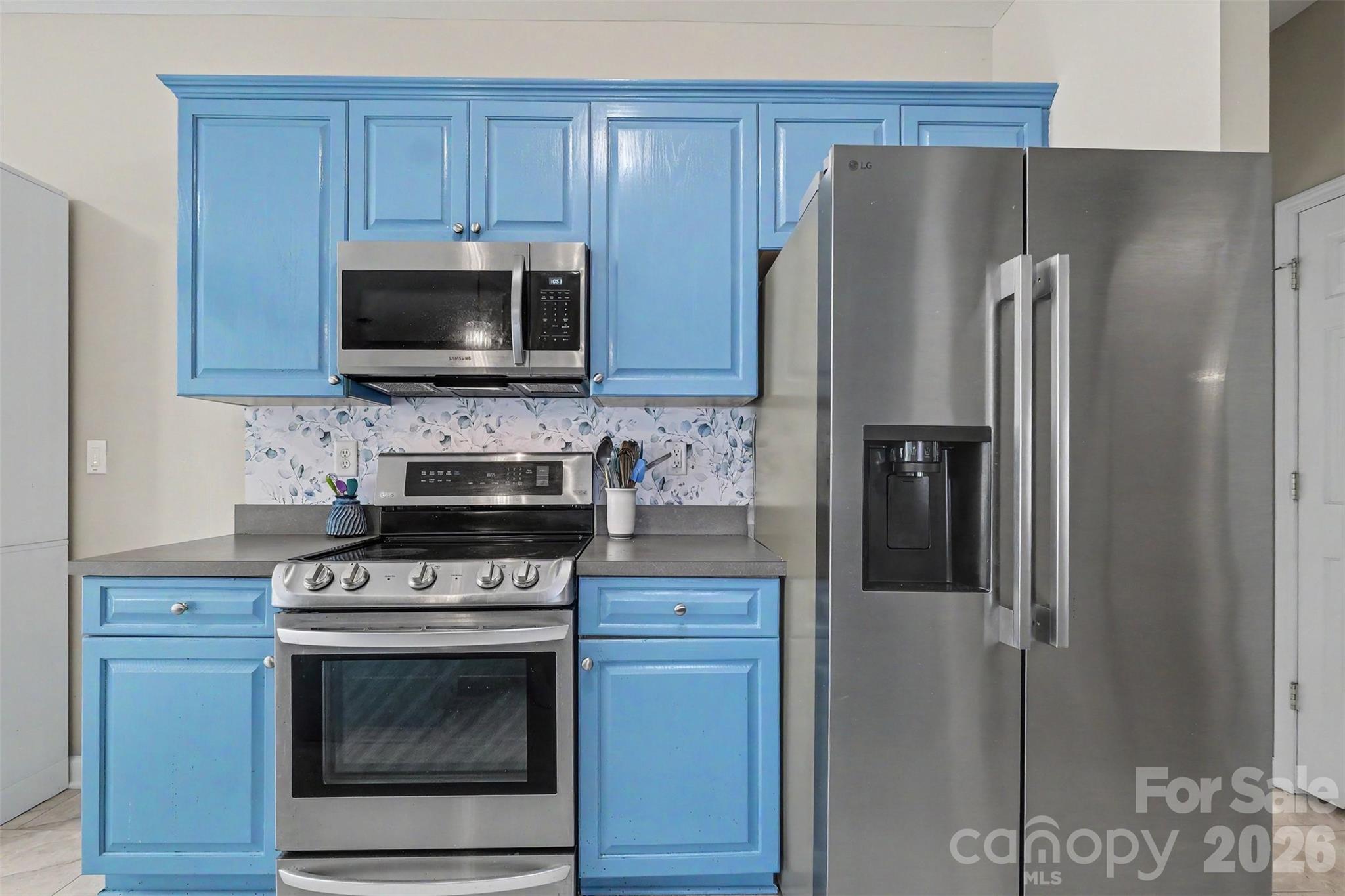12034 Hampton Place Drive Property Photo 12