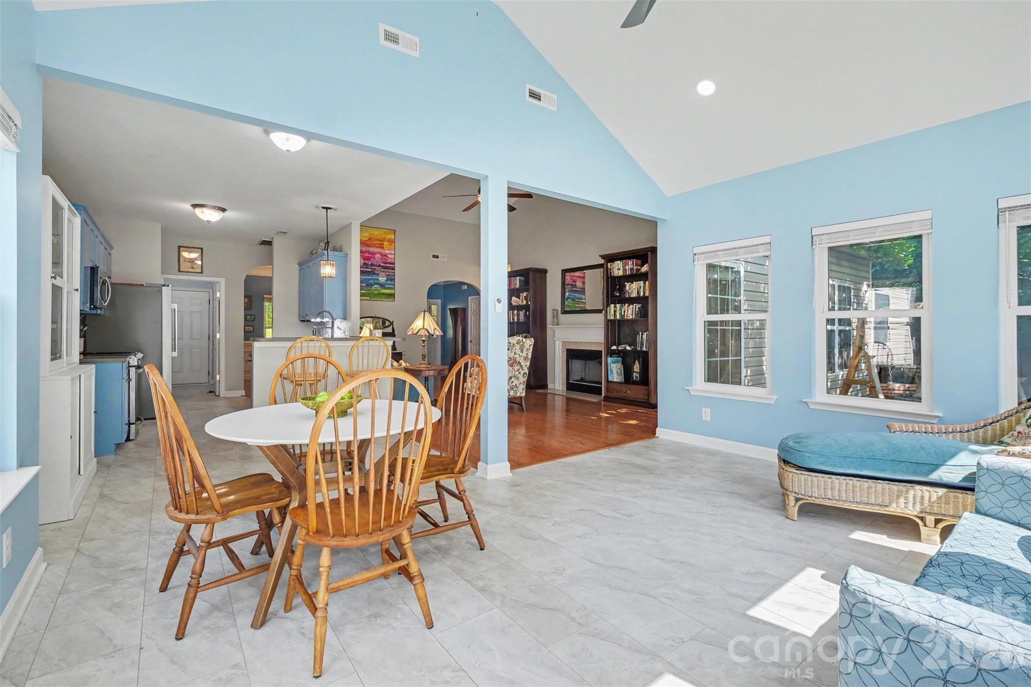 12034 Hampton Place Drive Property Photo 15