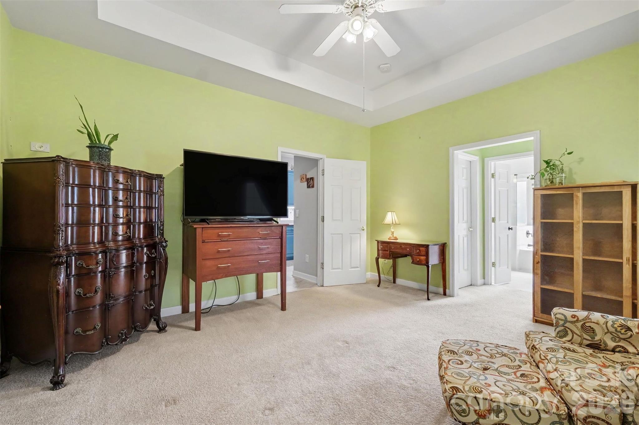 12034 Hampton Place Drive Property Photo 18