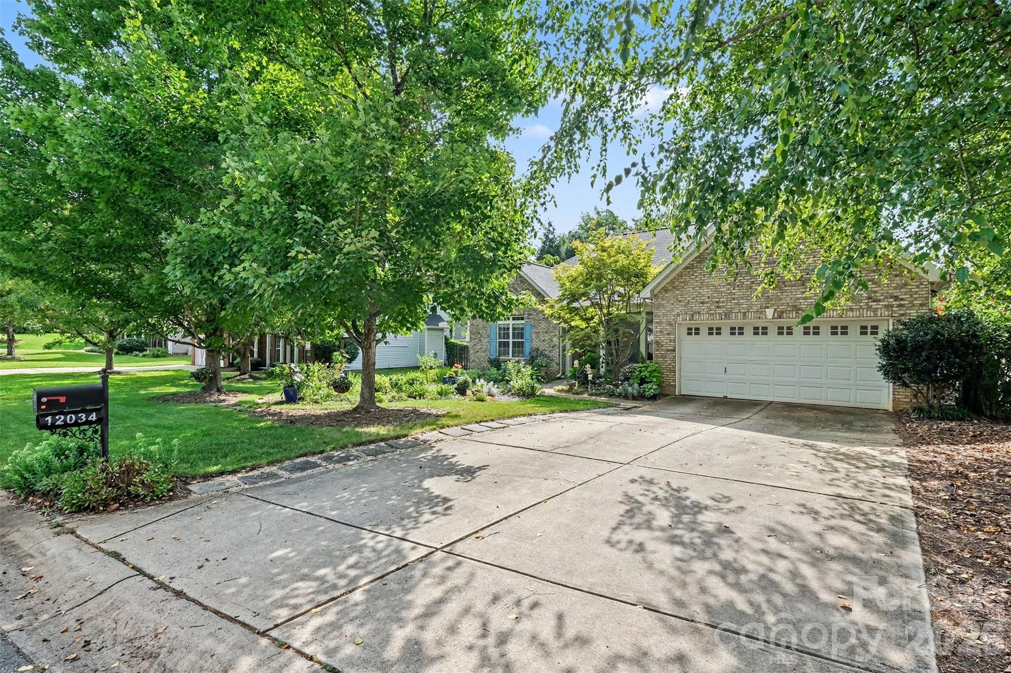 12034 Hampton Place Drive Property Photo 39