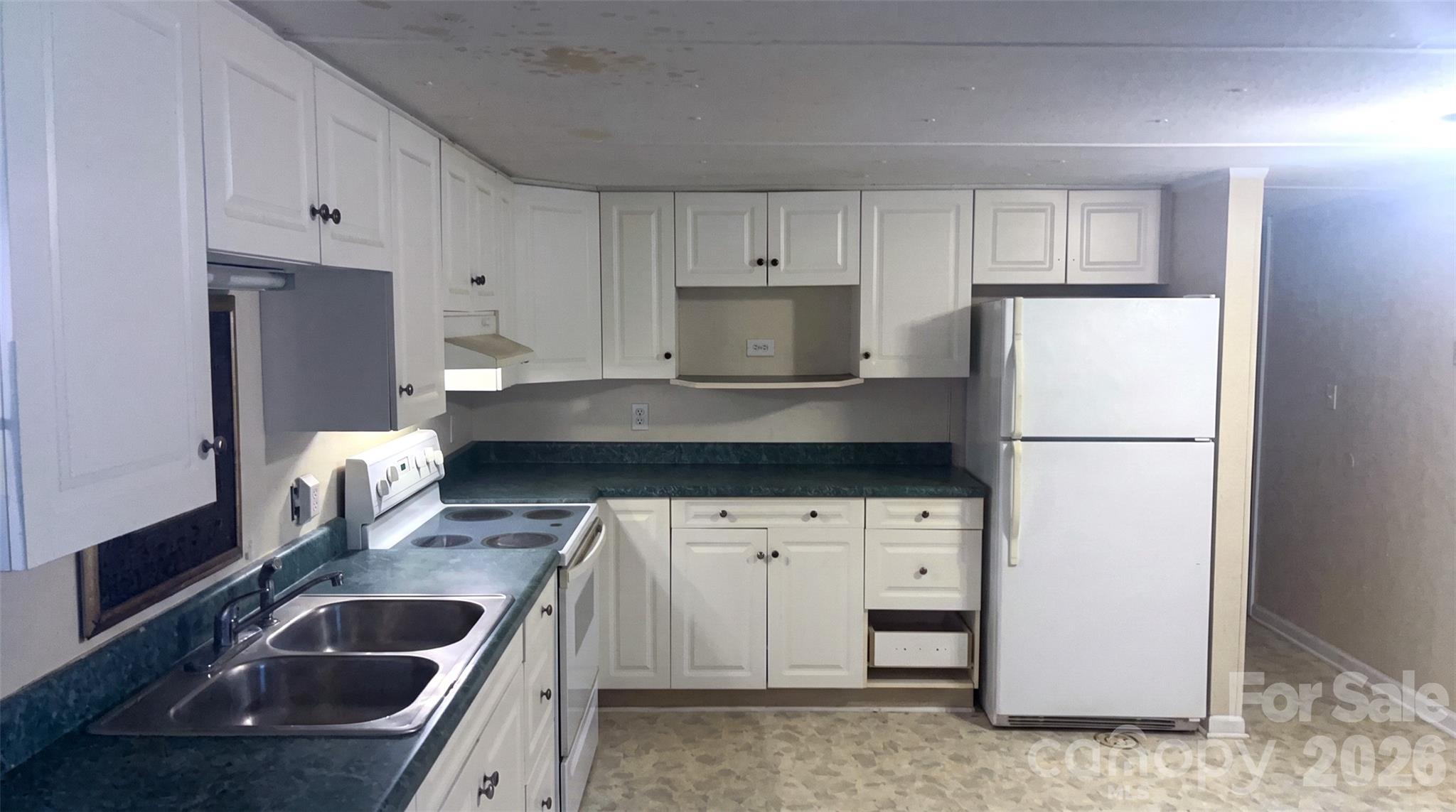 732 Sunset Lakes Boulevard Property Photo 14