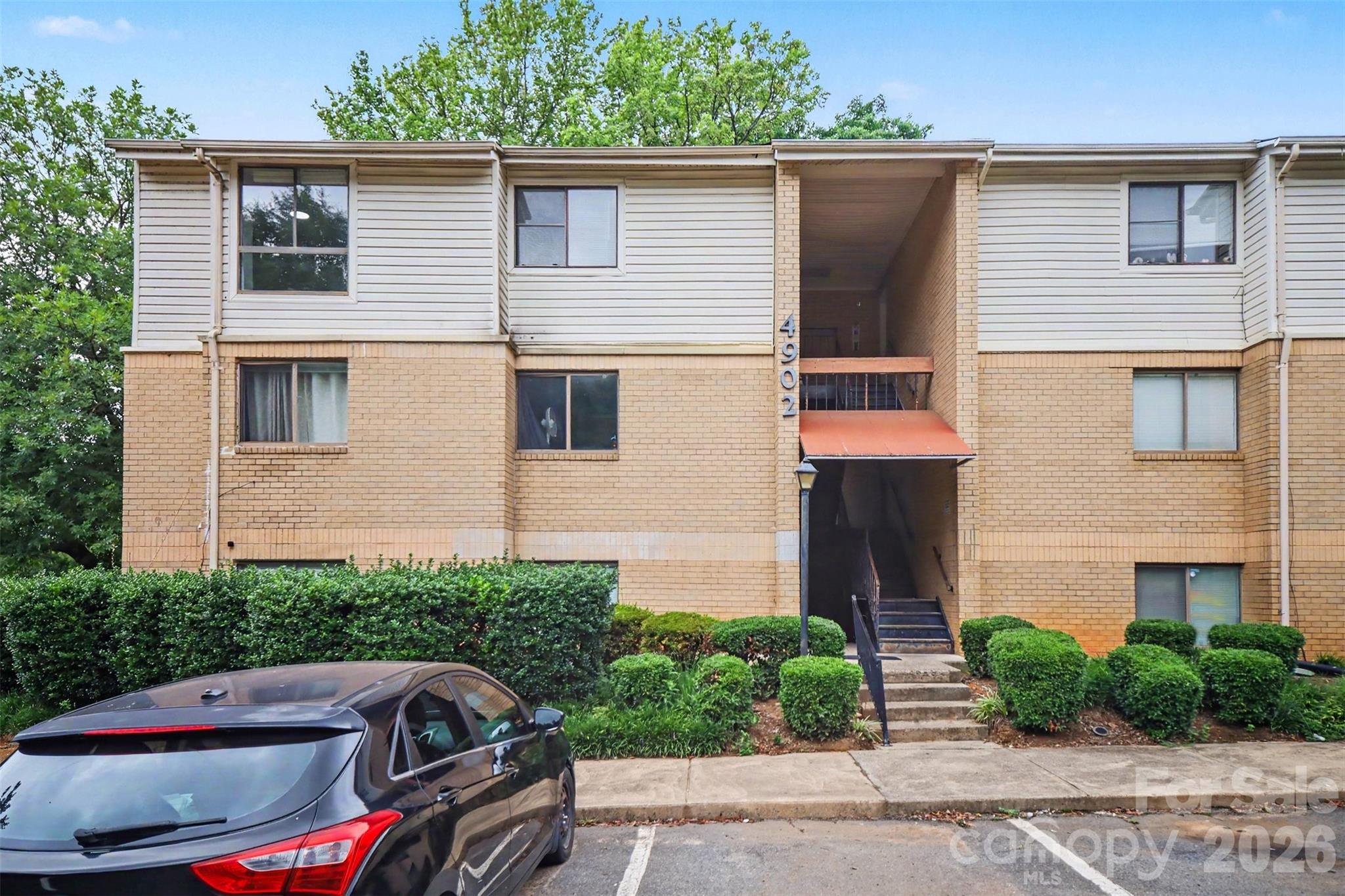 4902 Spring Lake Drive E Property Photo 1
