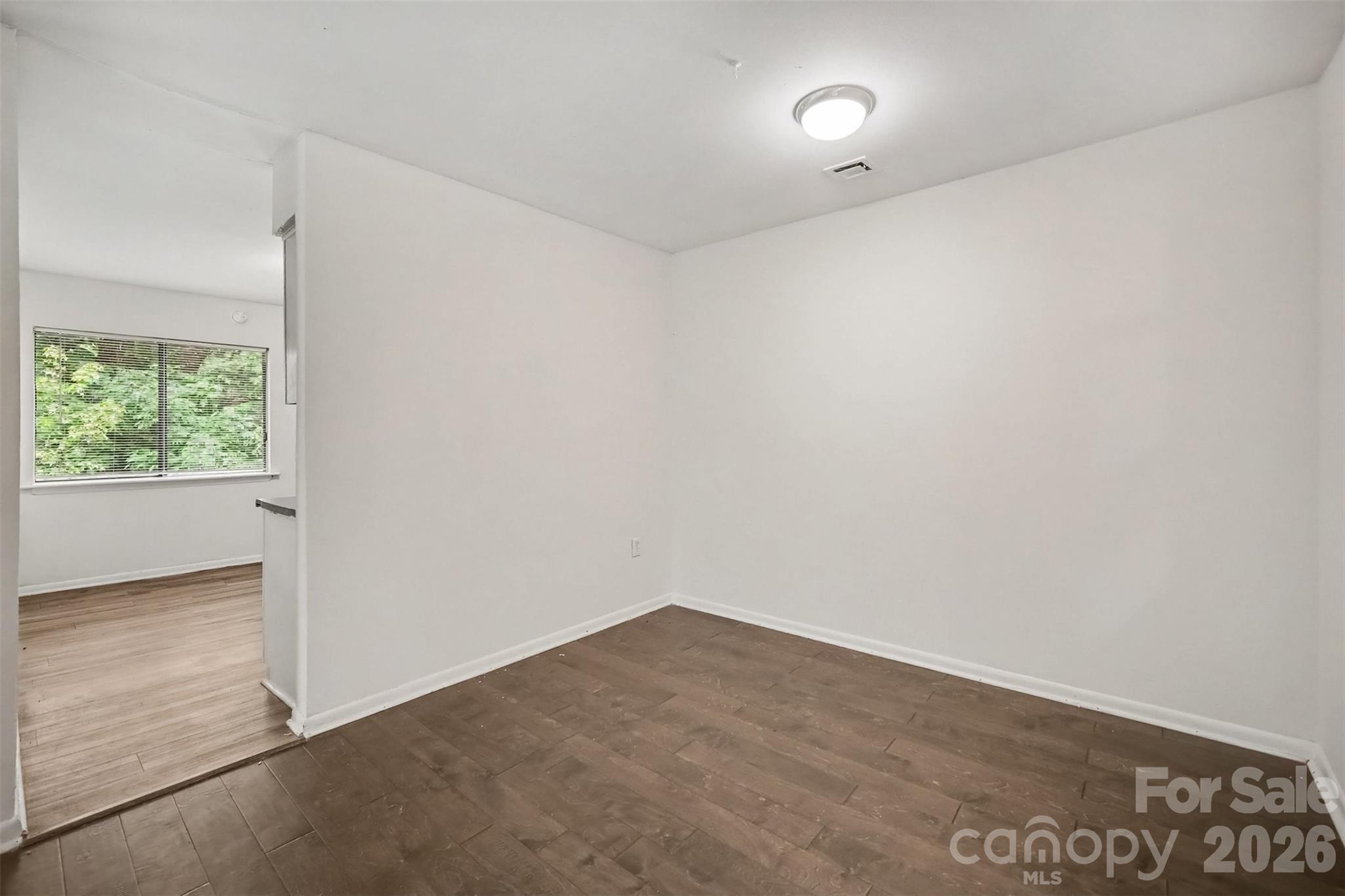 4902 Spring Lake Drive E Property Photo 5