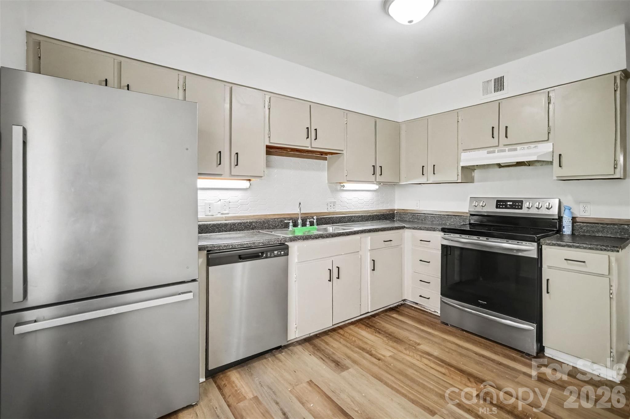4902 Spring Lake Drive E Property Photo 7
