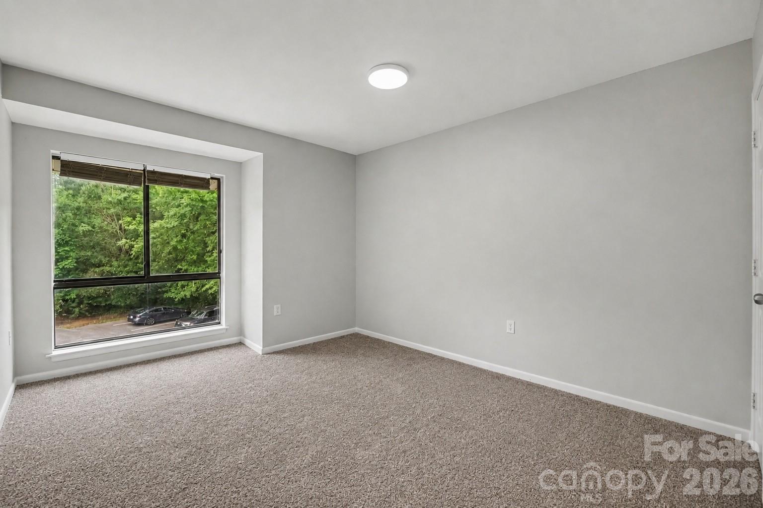 4902 Spring Lake Drive E Property Photo 9