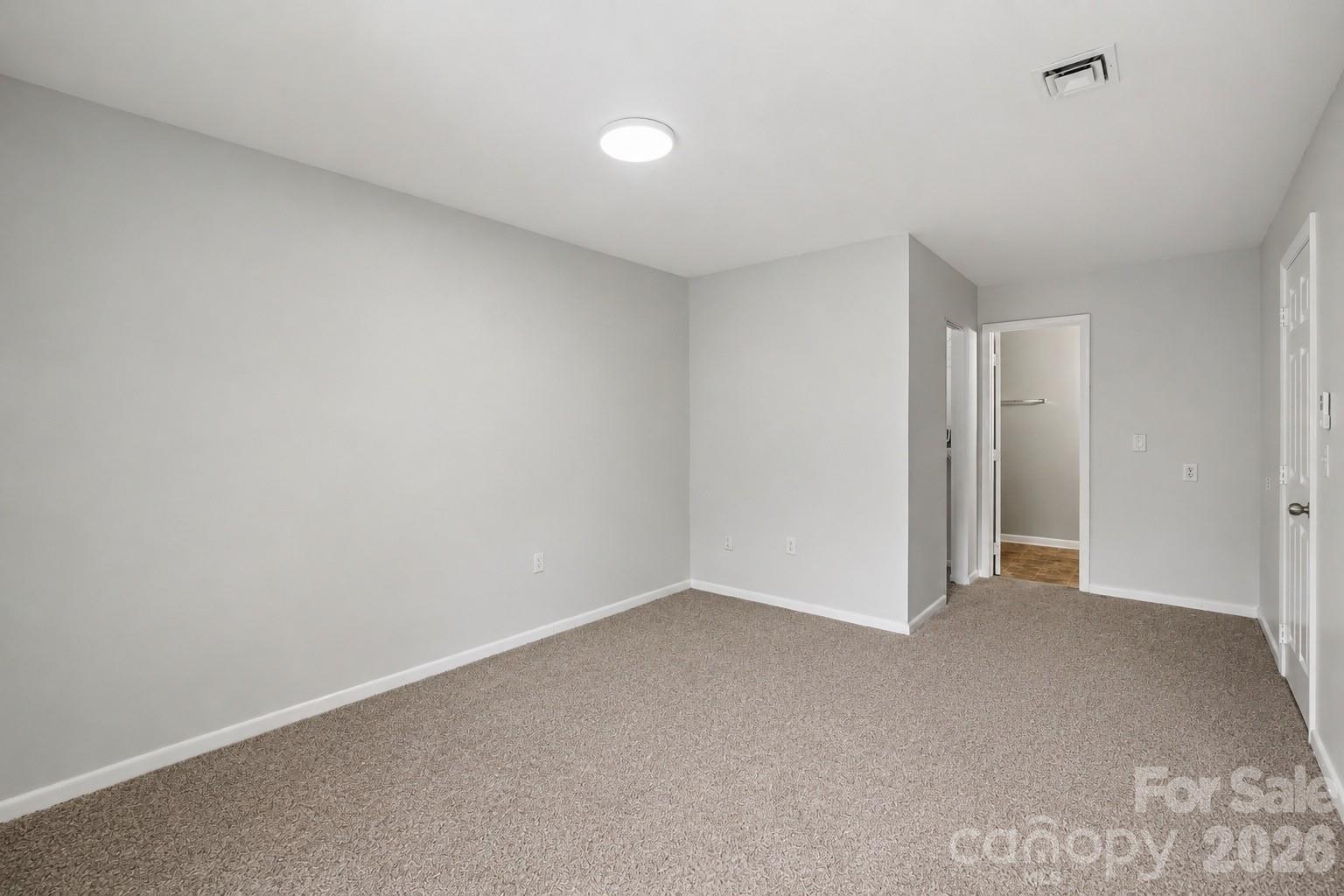 4902 Spring Lake Drive E Property Photo 10