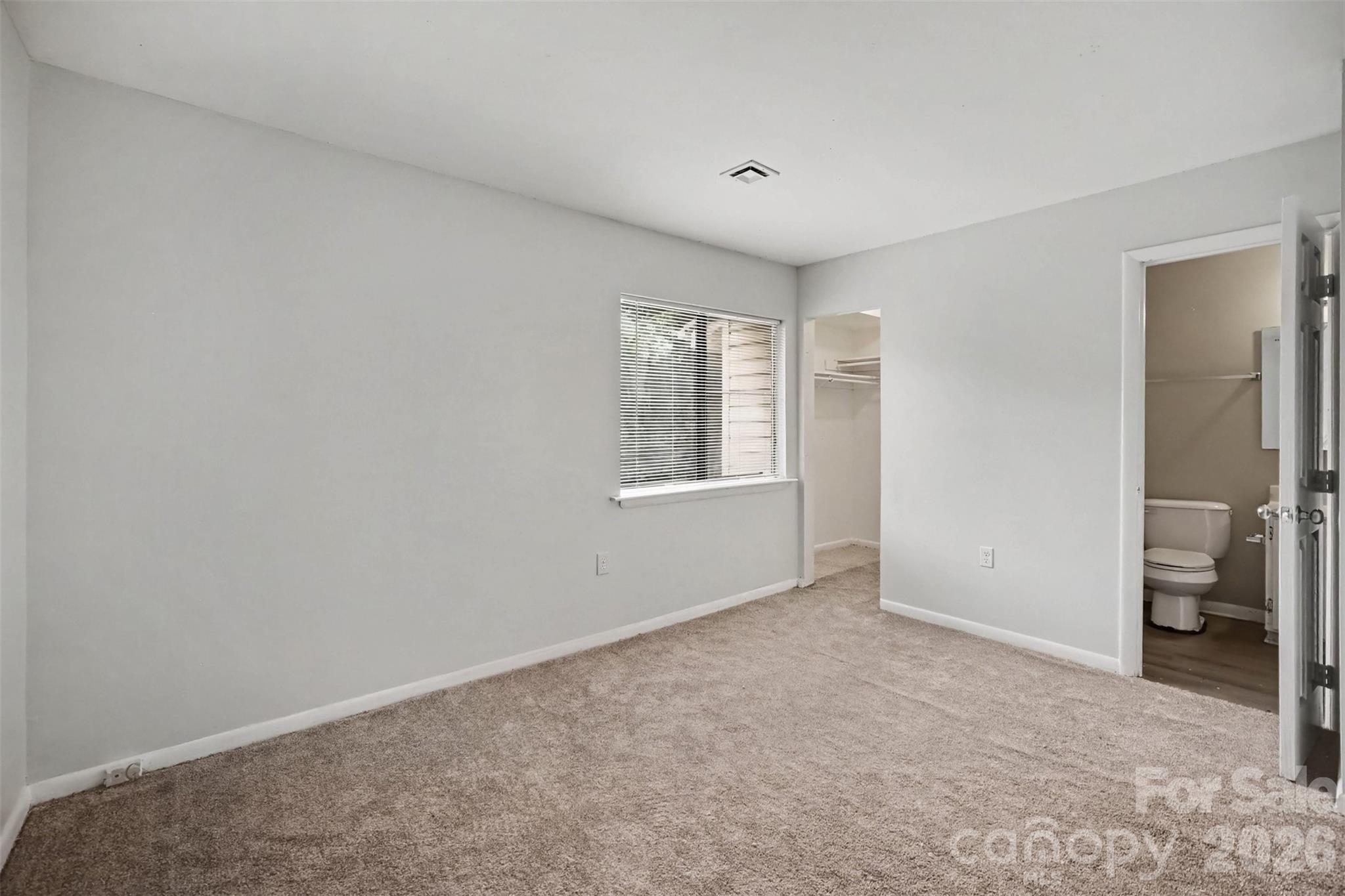 4902 Spring Lake Drive E Property Photo 11