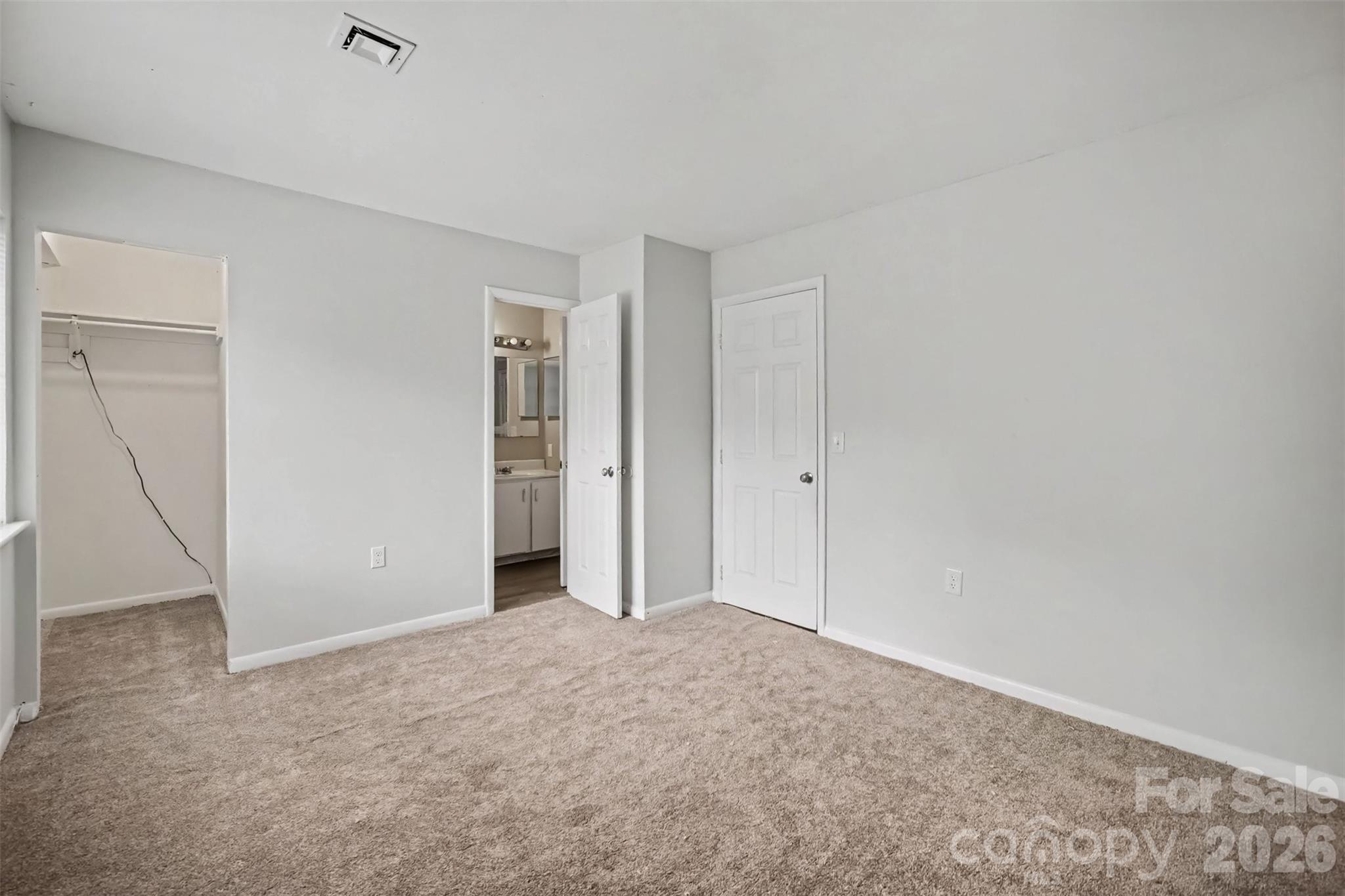 4902 Spring Lake Drive E Property Photo 12