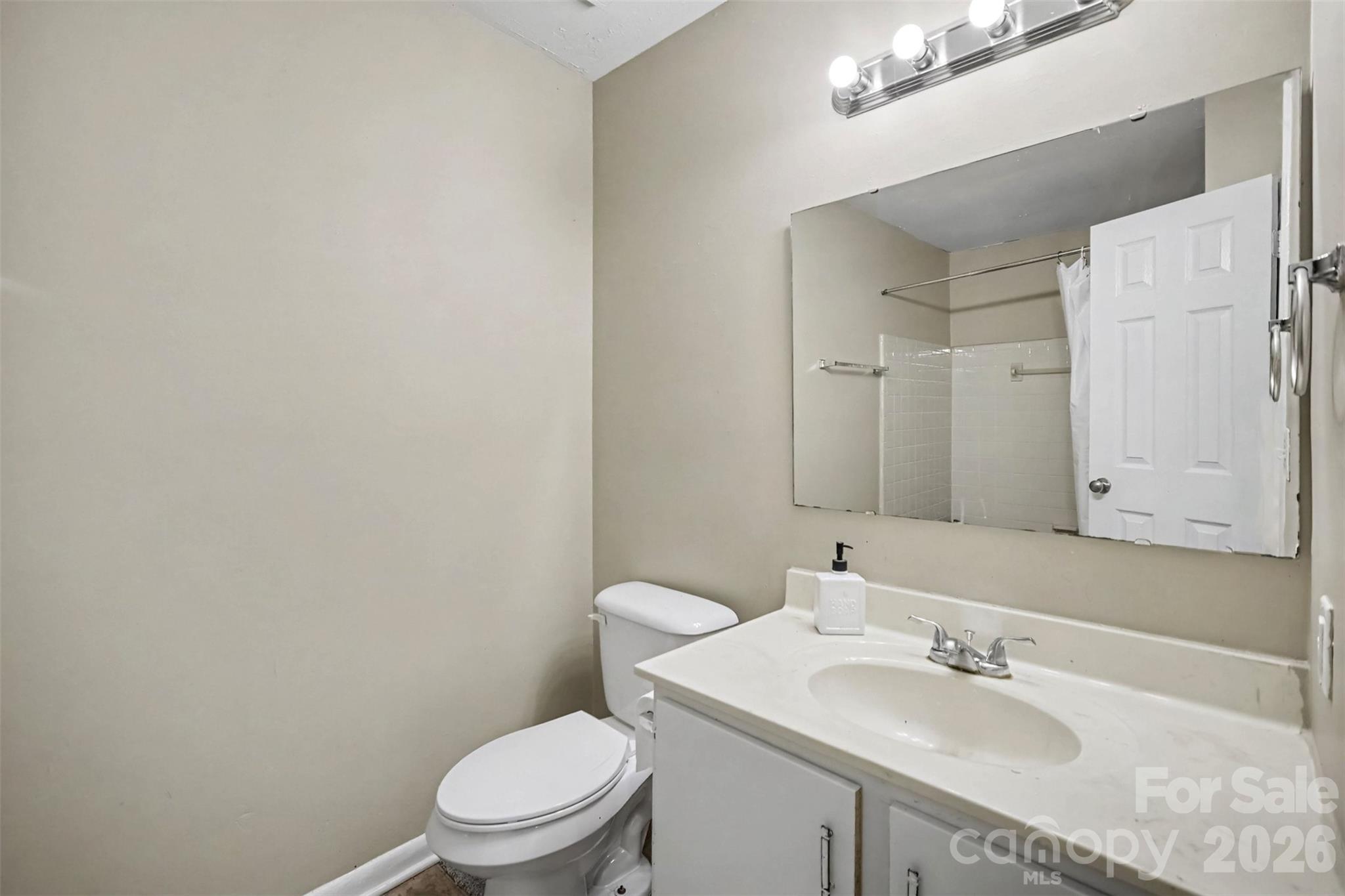 4902 Spring Lake Drive E Property Photo 14