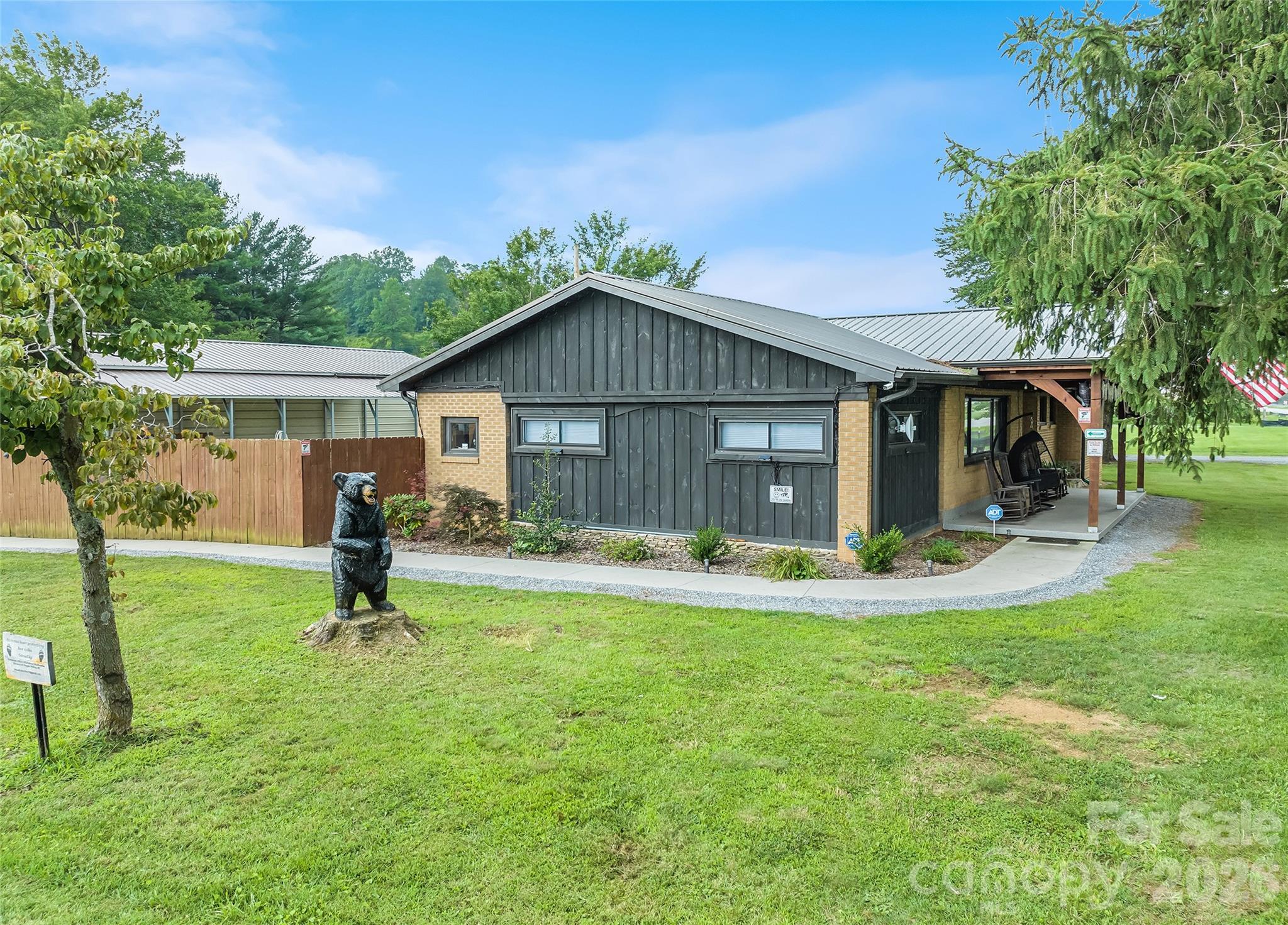 2906 Jonathan Creek Road Property Photo 2