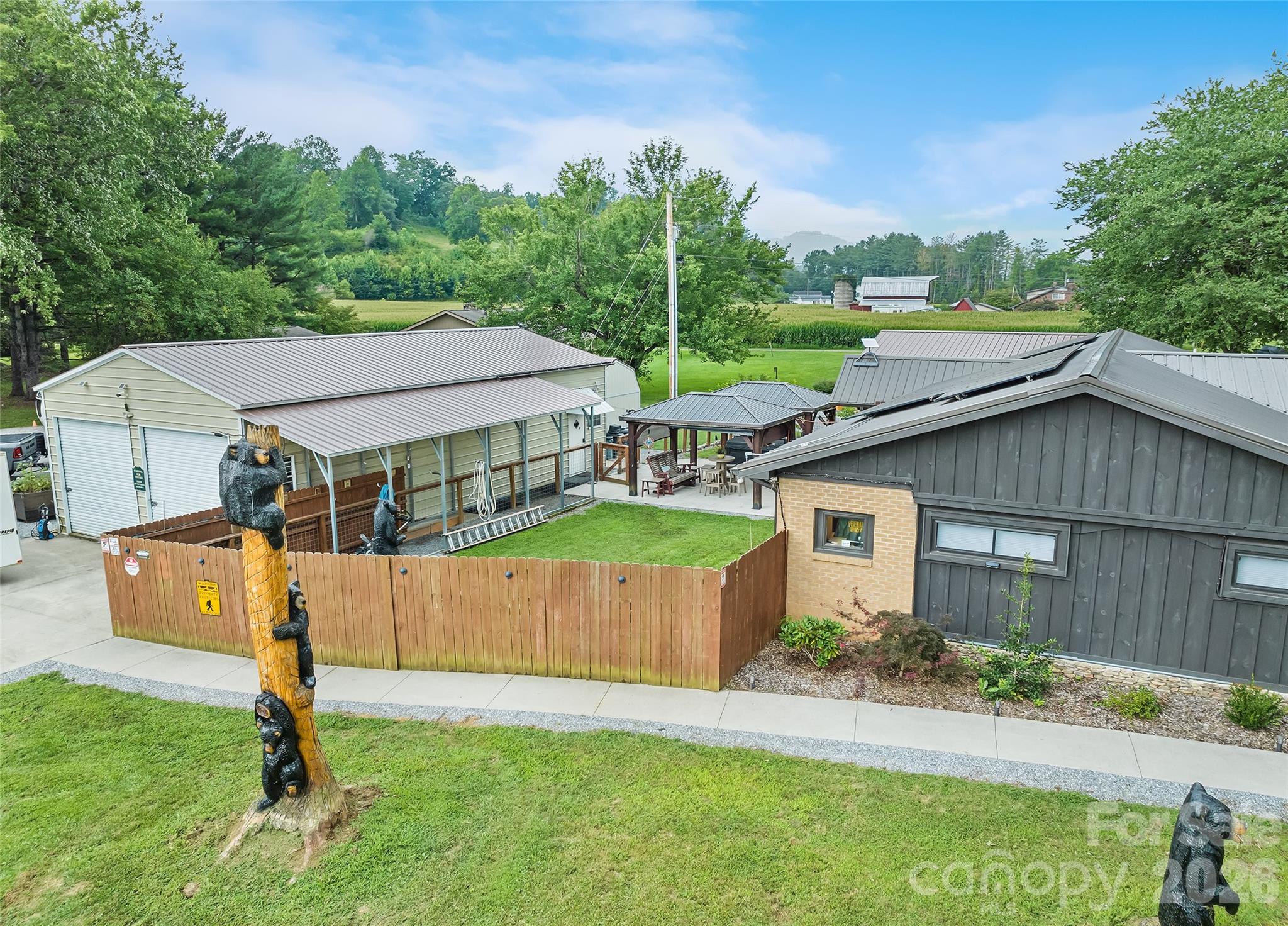 2906 Jonathan Creek Road Property Photo 3