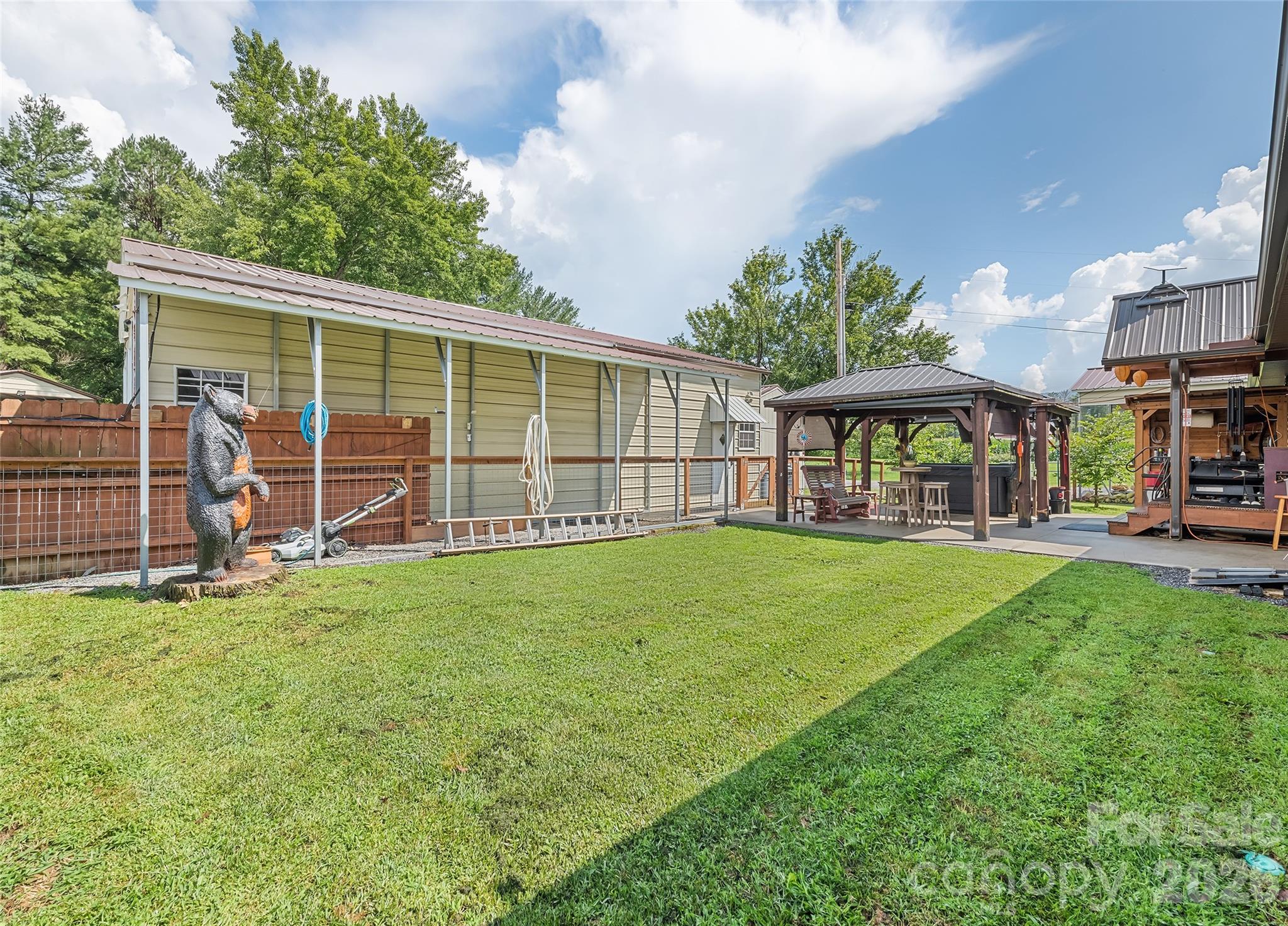 2906 Jonathan Creek Road Property Photo 4