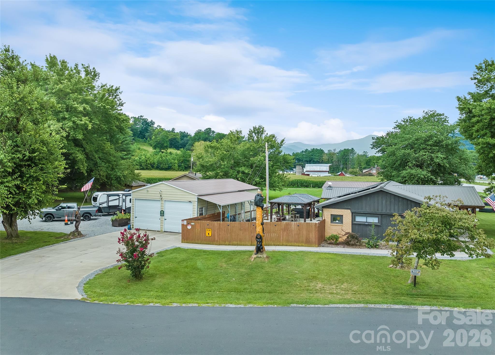 2906 Jonathan Creek Road Property Photo 5