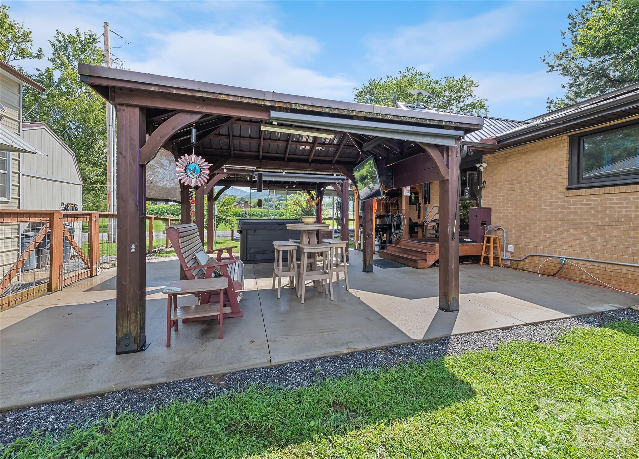2906 Jonathan Creek Road Property Photo 10